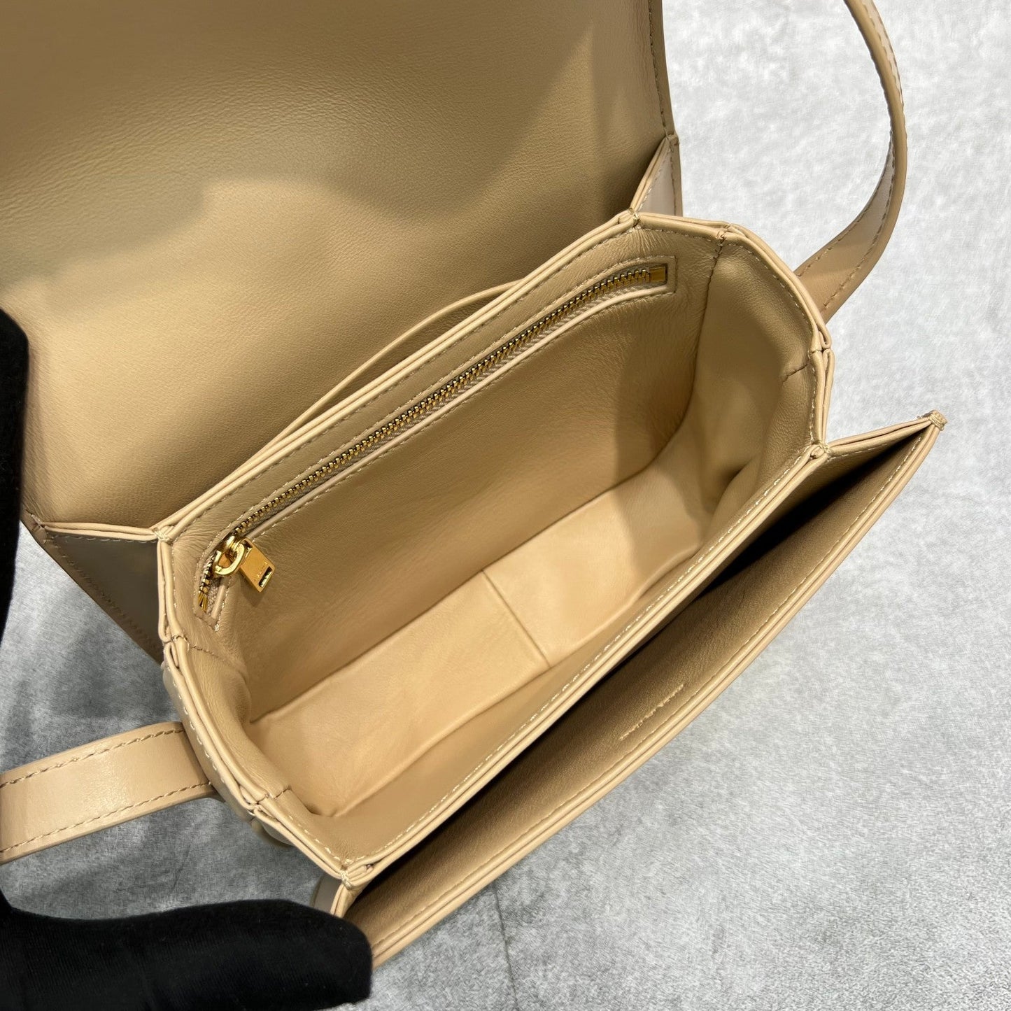 Top Quality Classique Cuir Triomphe Bag Beige For Women 9in/22cm