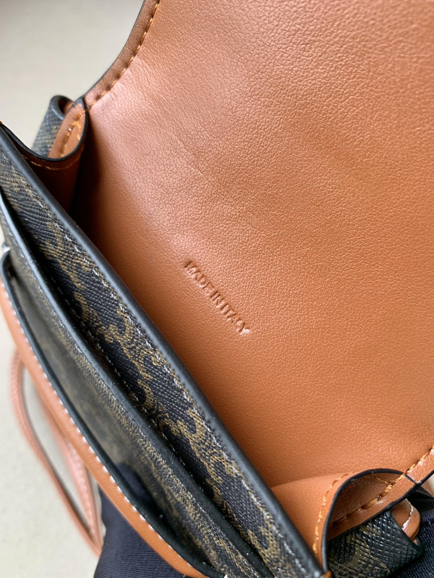 Top Quality Phone Pouch With Top Qualityap In Triomphe Canvas And Lambskin Tan For Women 7in/18cm 10G332CQD.04LU