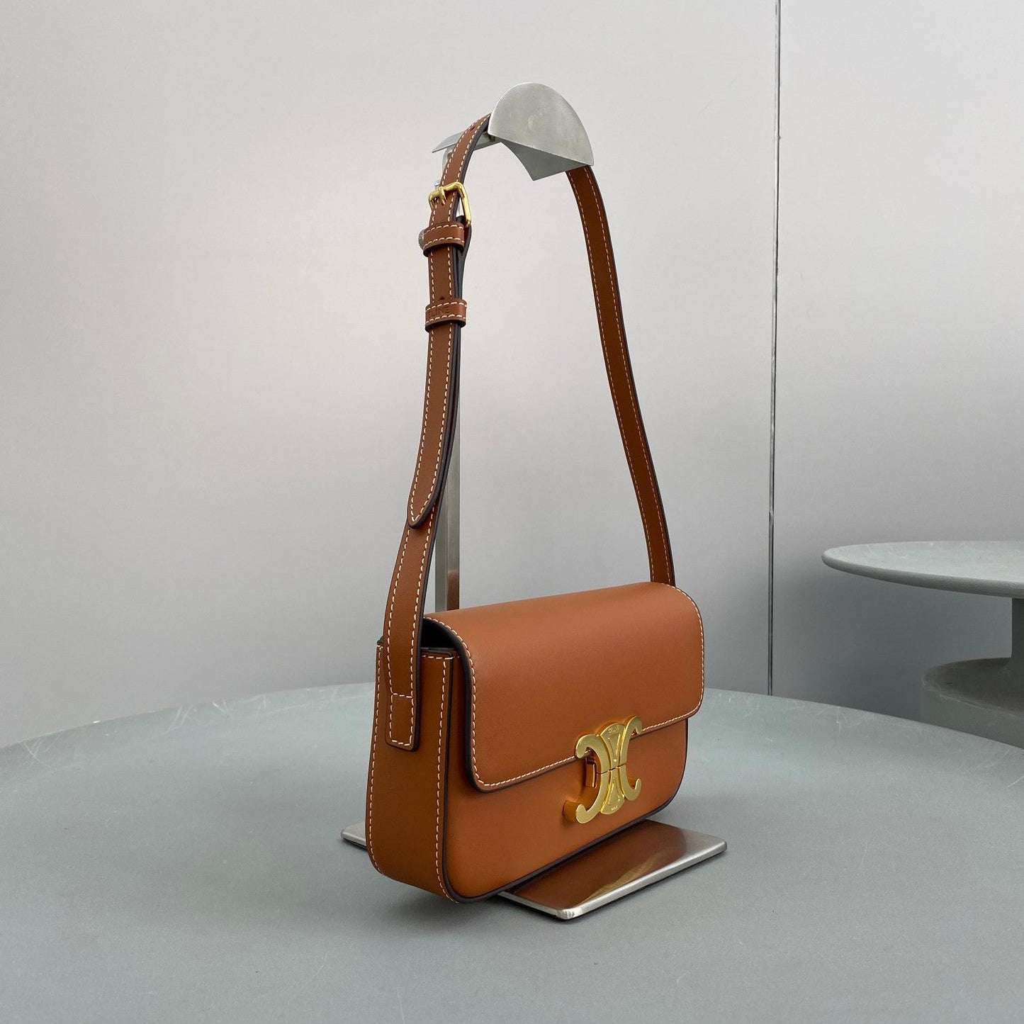 Top Quality Triomphe Shoulder Bag Brown For Women 8in/20cm 194143BFN.04LU