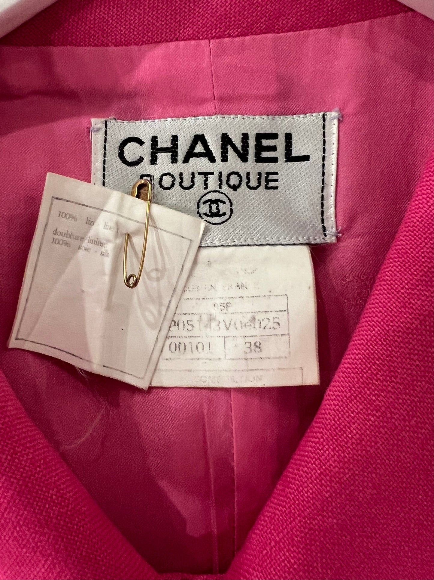 Chanel 95/P   Barbie Pink Linen Mini Dress and Cropped Jacket Set with Gold CC Logo Buttons Size FR 38 (UK 10)