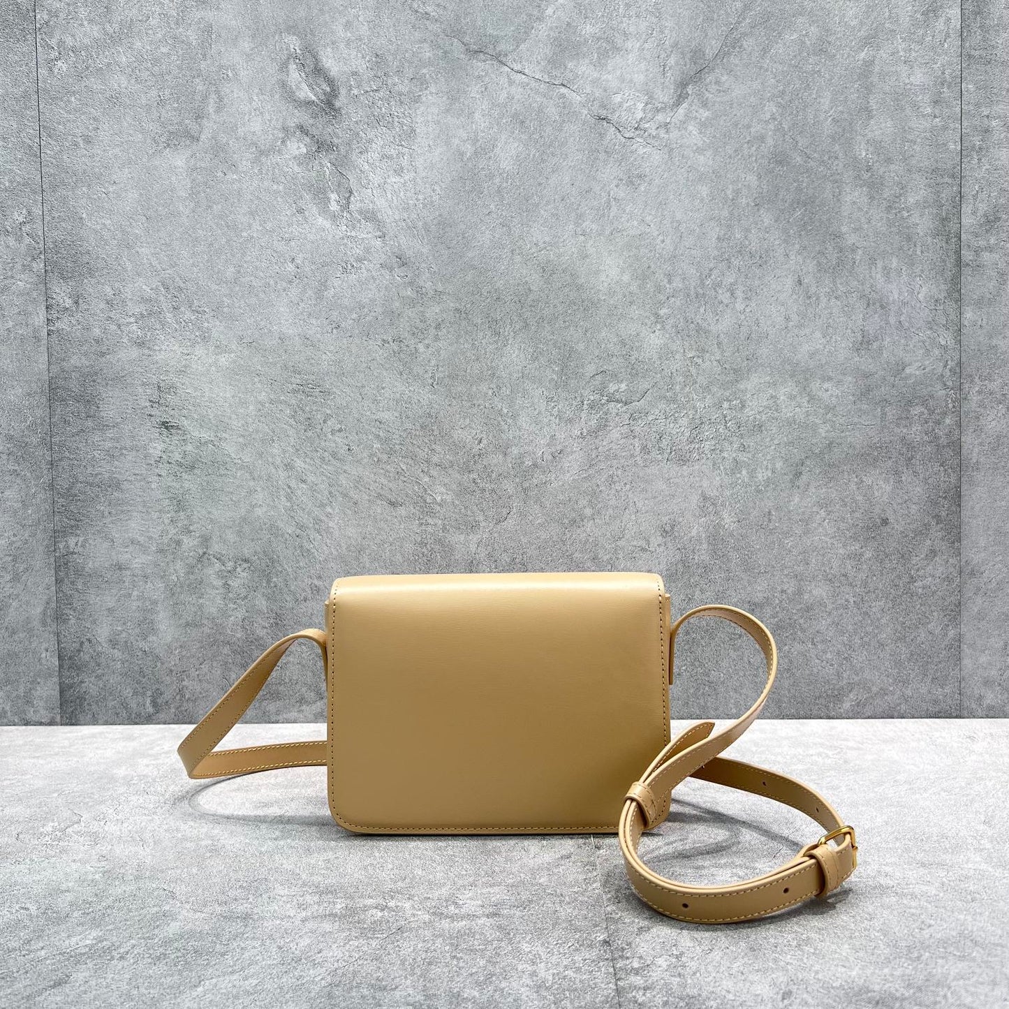 Top Quality Classique Cuir Triomphe Bag Beige For Women 9in/22cm
