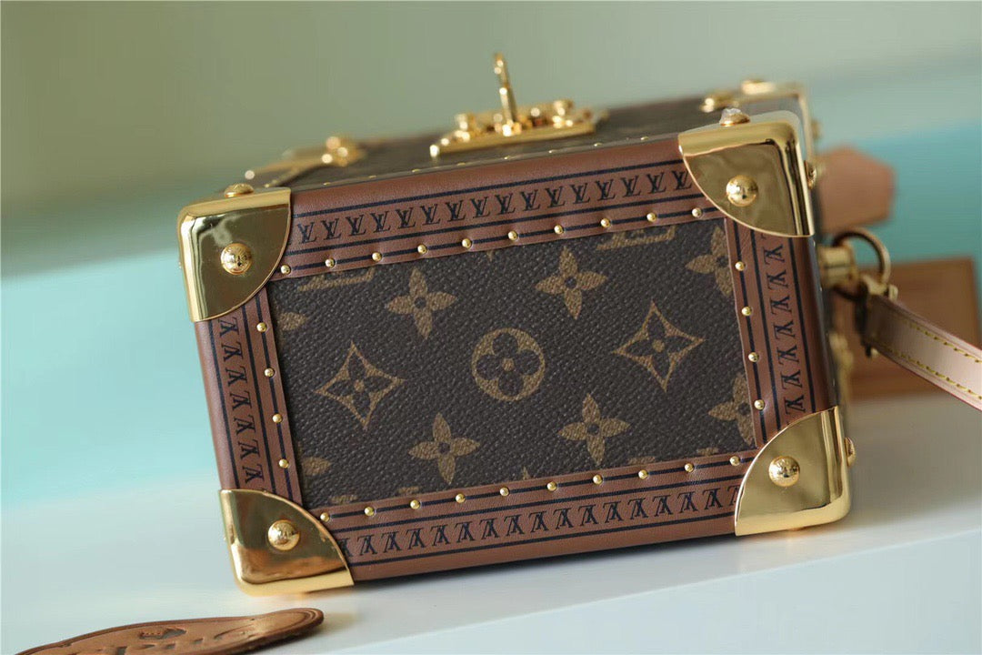 Top Quality Camera Box Monogram Canvas By Nicolas Ghesquiere For Women,  Shoulder And Crossbody Bags 21.5cm/8.5in Top Quality 