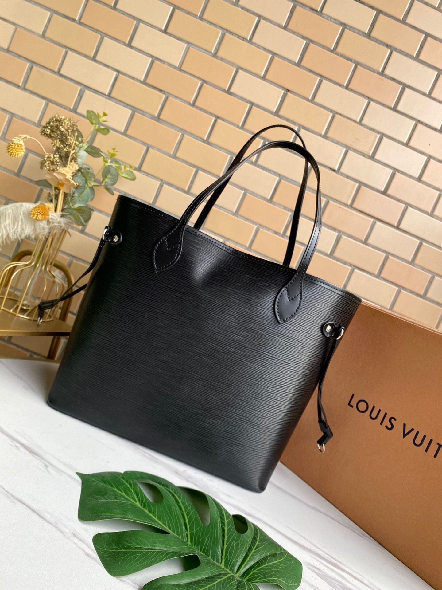 EN - New 1:1 rep  Bags LUV 131