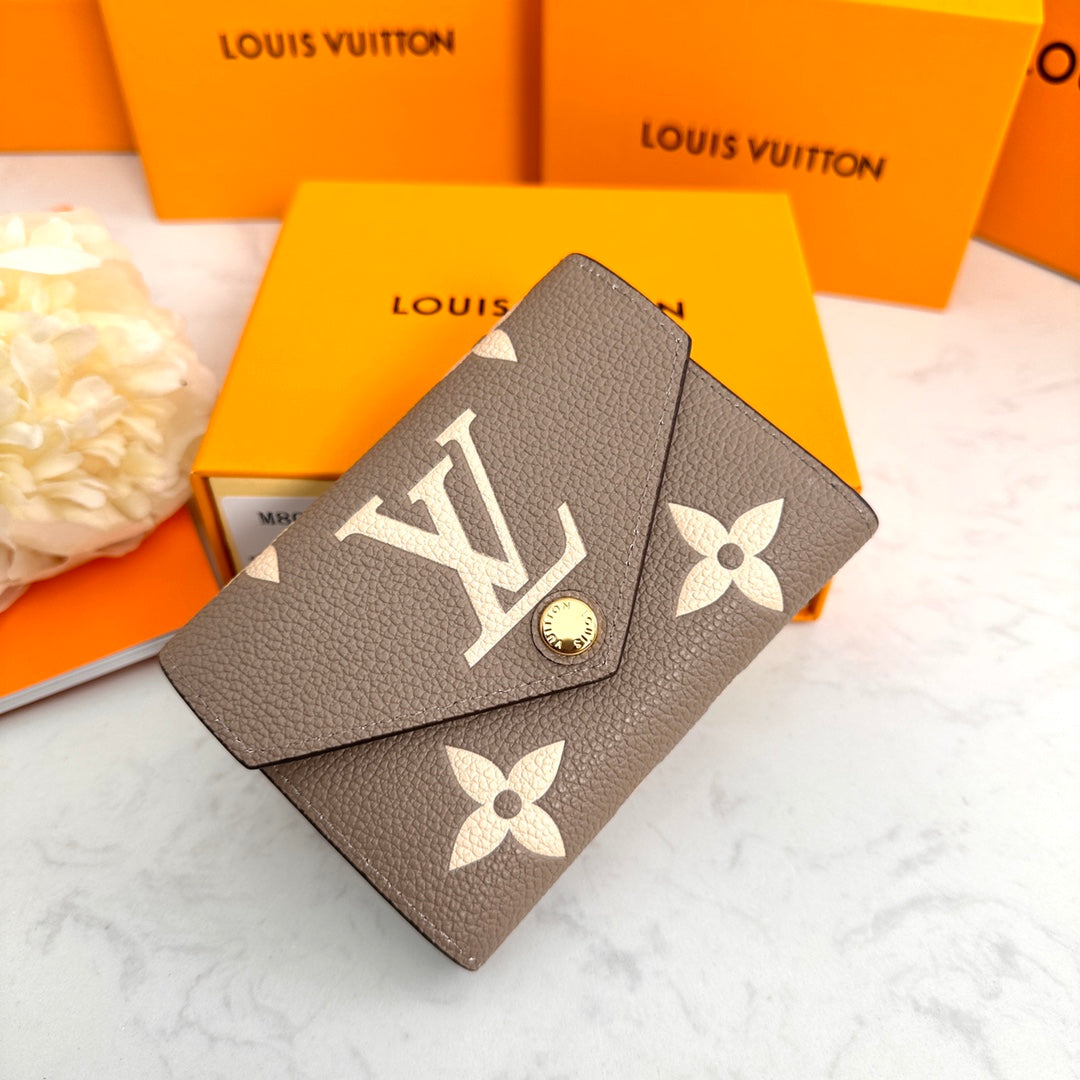 EN - New 1:1 rep  Wallet LUV 136