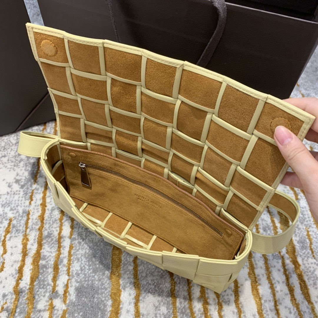 Top Quality Brick Cassette Bag For Women 11in/28cm In Beige