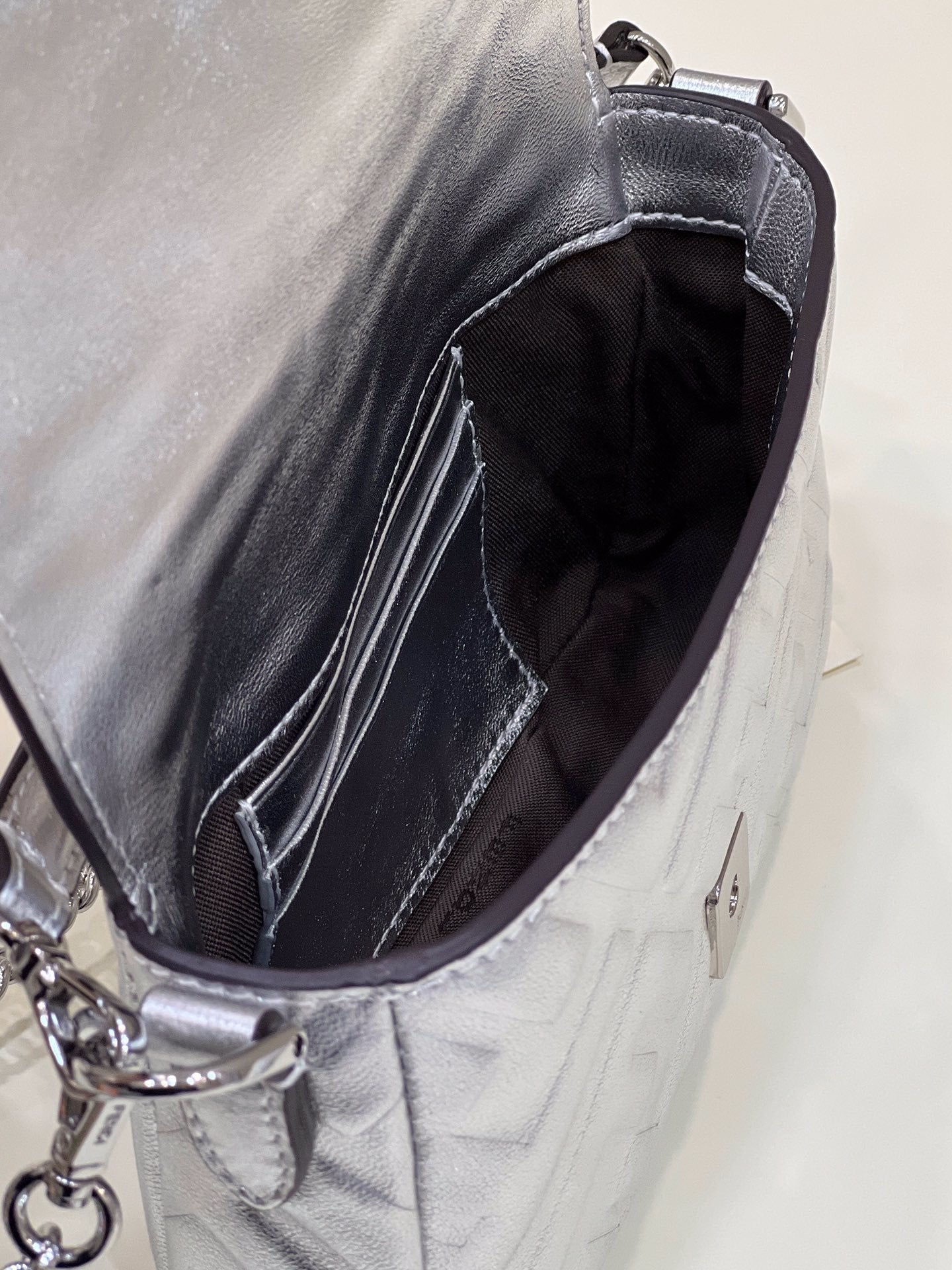 Top QualityTop Quality Baguette Silver For Women, Women’s Handbags, Shoulder And Crossbody Bags 7.5in/19cm FF 8BS017