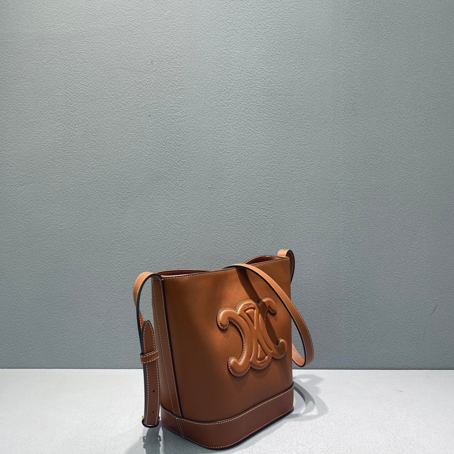 Top Quality Small Bucket Cuir Triomphe Brown For Women 9in/22cm 198243DU3.04LU