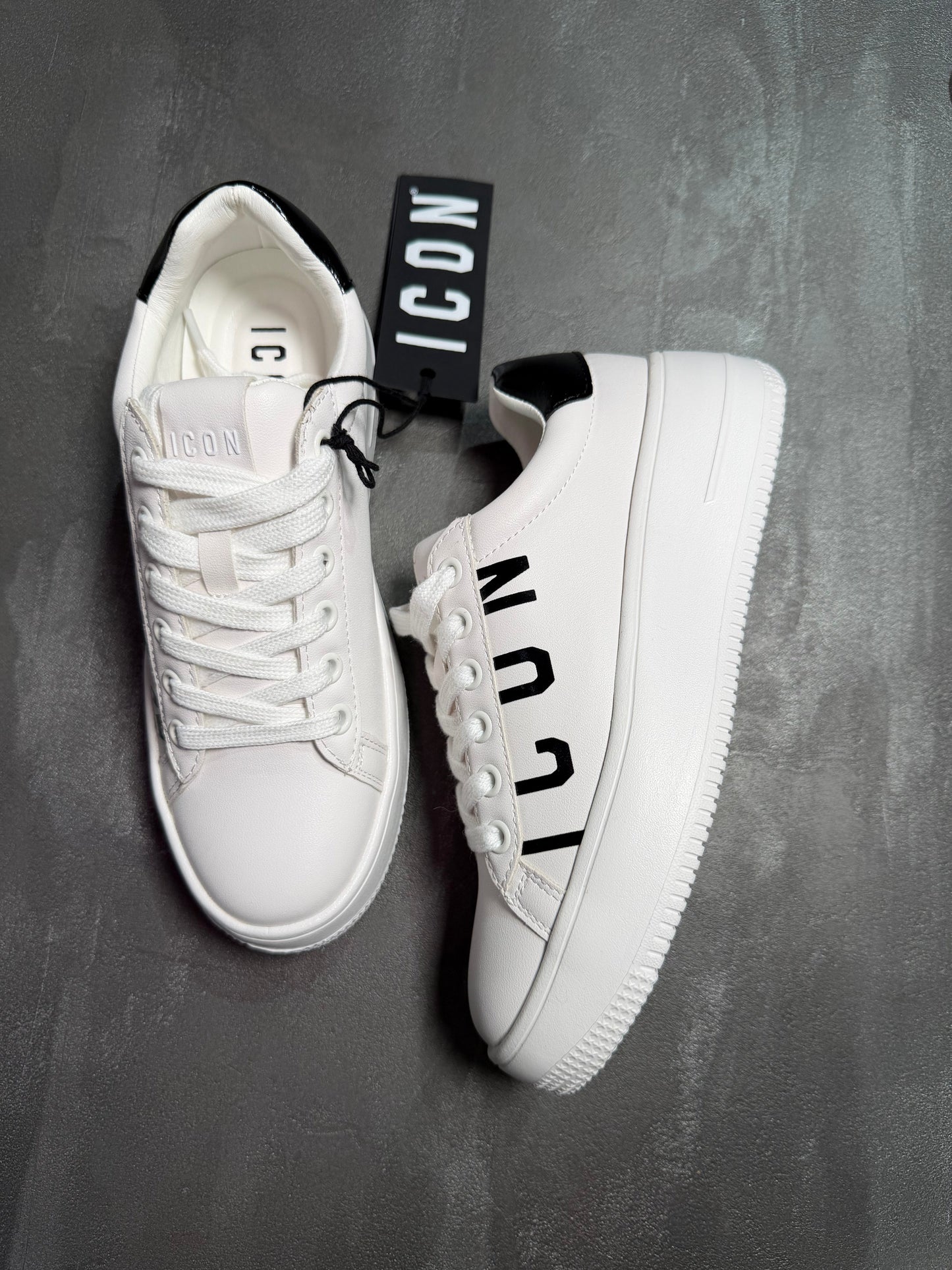 Sneakers icon