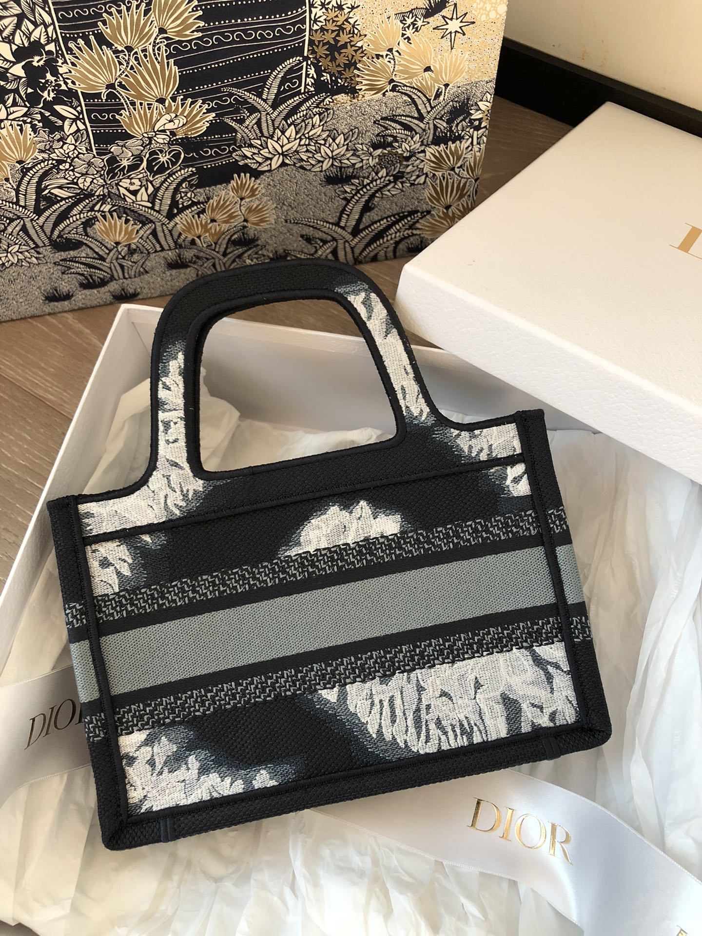 Top Quality Mini Book Tote Black For Women 9in/23cm CD