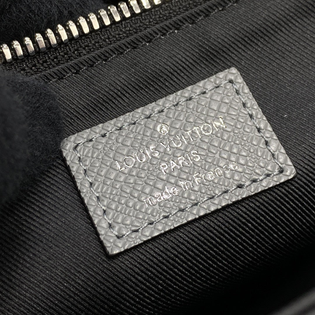 Top Quality New Flap Messenger Bag Taiga Grey For Men, Bags, Shoulder And Crossbody Bags 11.1in/28.3cm Top Quality