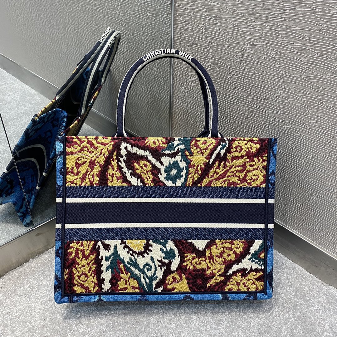 Top Quality MeTop Qualityum Book Tote Multicolor Orange For Women 14in/36cm CD