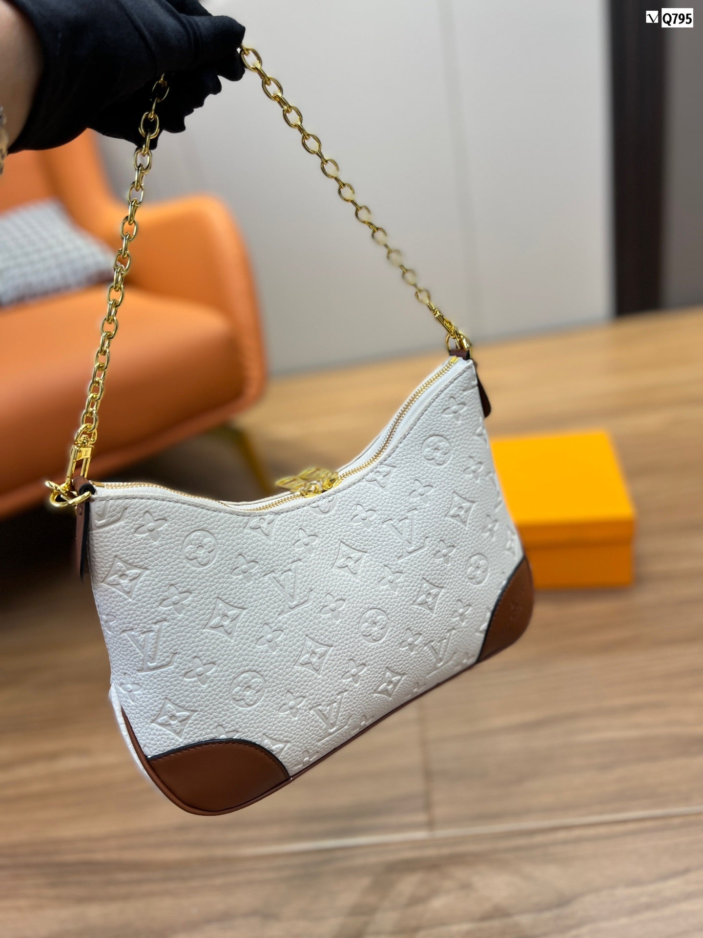 EN - New 1:1 rep Lux Bags LUV 538