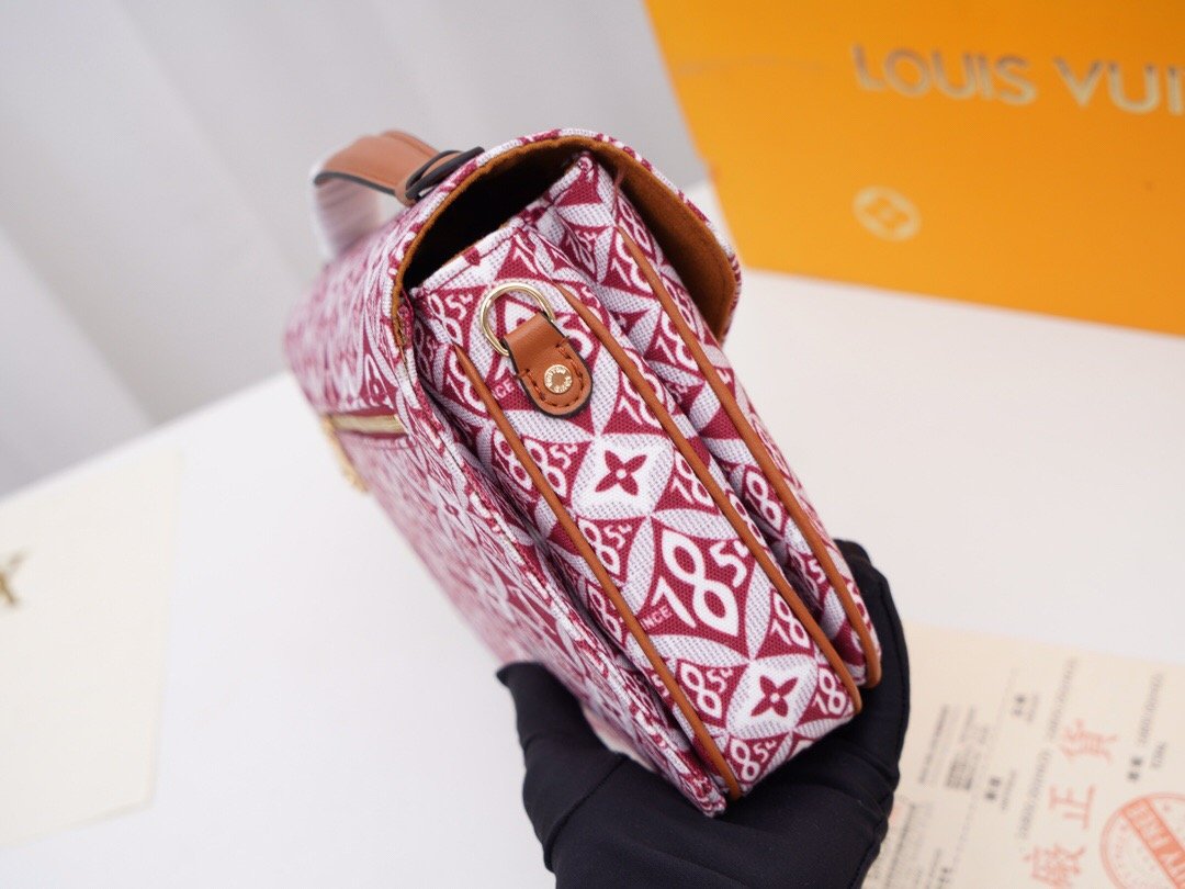EN - New 1:1 rep  Bags LUV 128