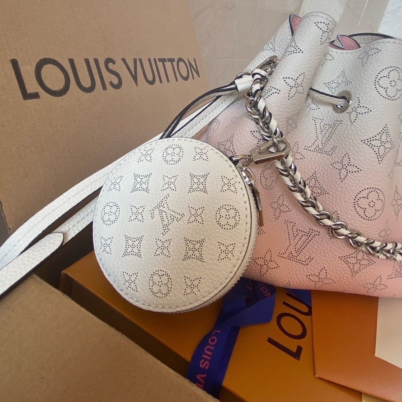 Top Quality Bella Bucket Bag Pink For Women,  Shoulder And Crossbody Bags 7.5in/19cm Top Quality M57855