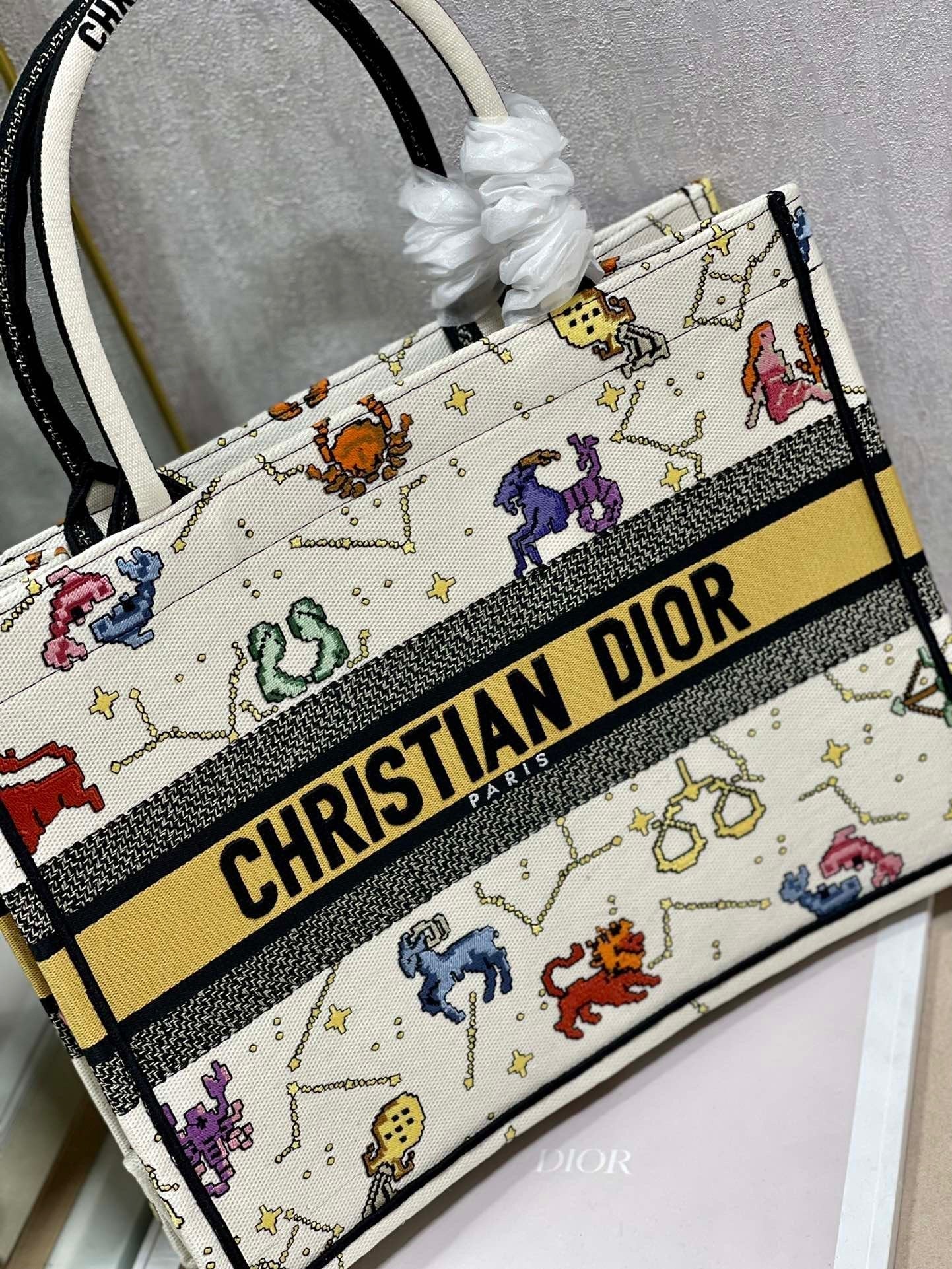 Top Quality MeTop Qualityum Book Tote White Multicolor, For Women, Womens Handbags 14in/36cm CD