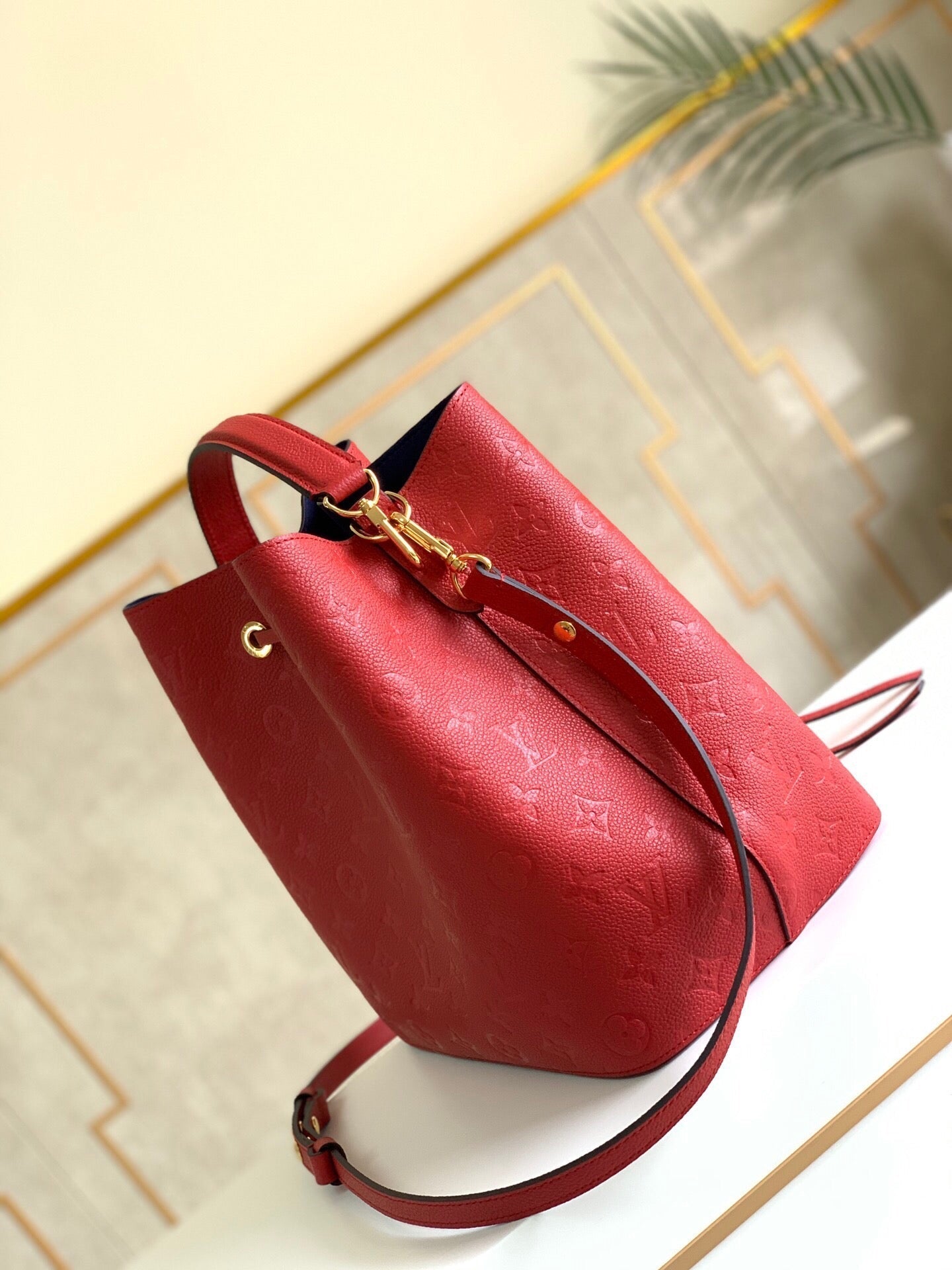 Top Quality NeoNoe MM Bucket Bag Monogram Empreinte Red For Women, Womens Bags, Shoulder Bags 10.2in/26cm Top Quality
