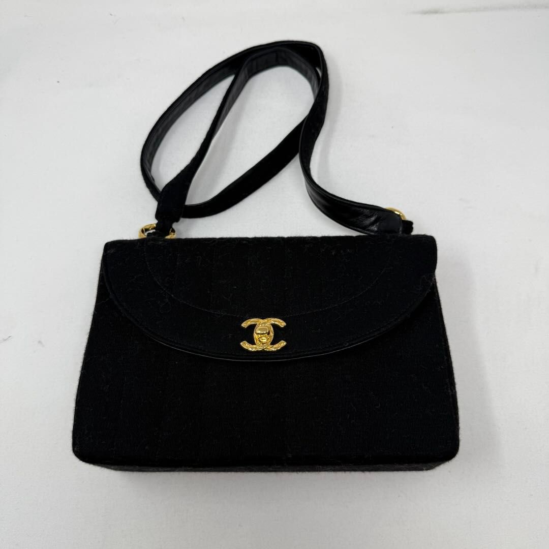 Chanel   Handbag B21-75
