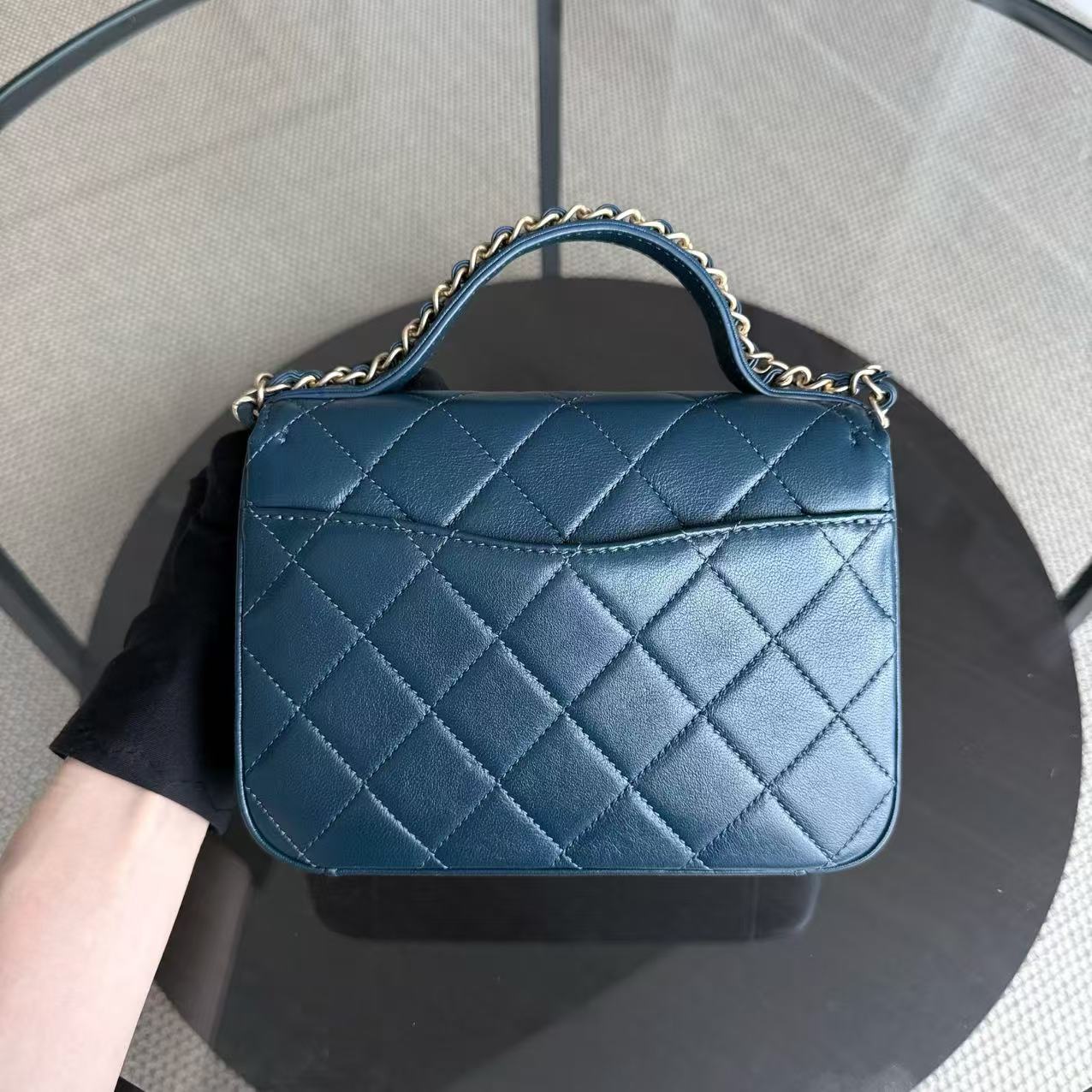 *Un d* Chanel 19 Flap - C19 With Top Handle 19 Bag Quilted Lambskin Blue Gold Hardware Series 28