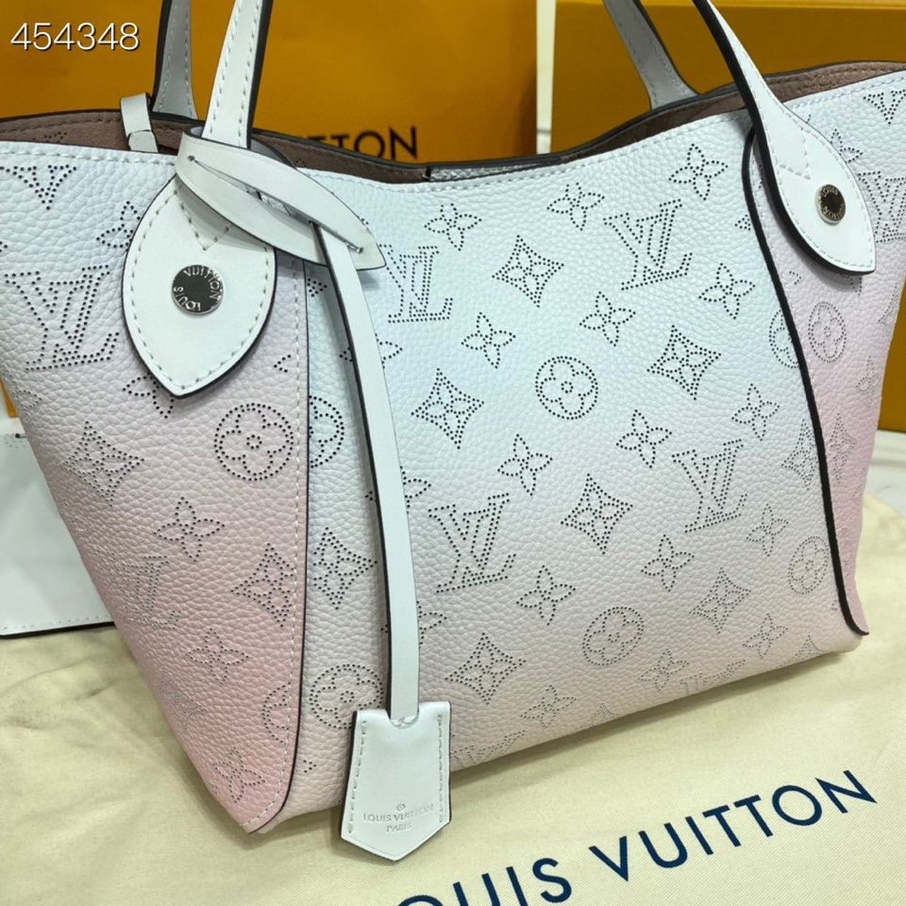 Top Quality Hina PM Bag 22cm Mahina Calfskin Leather Spring/Summer Collection M57858 GraTop Qualityent Pink
