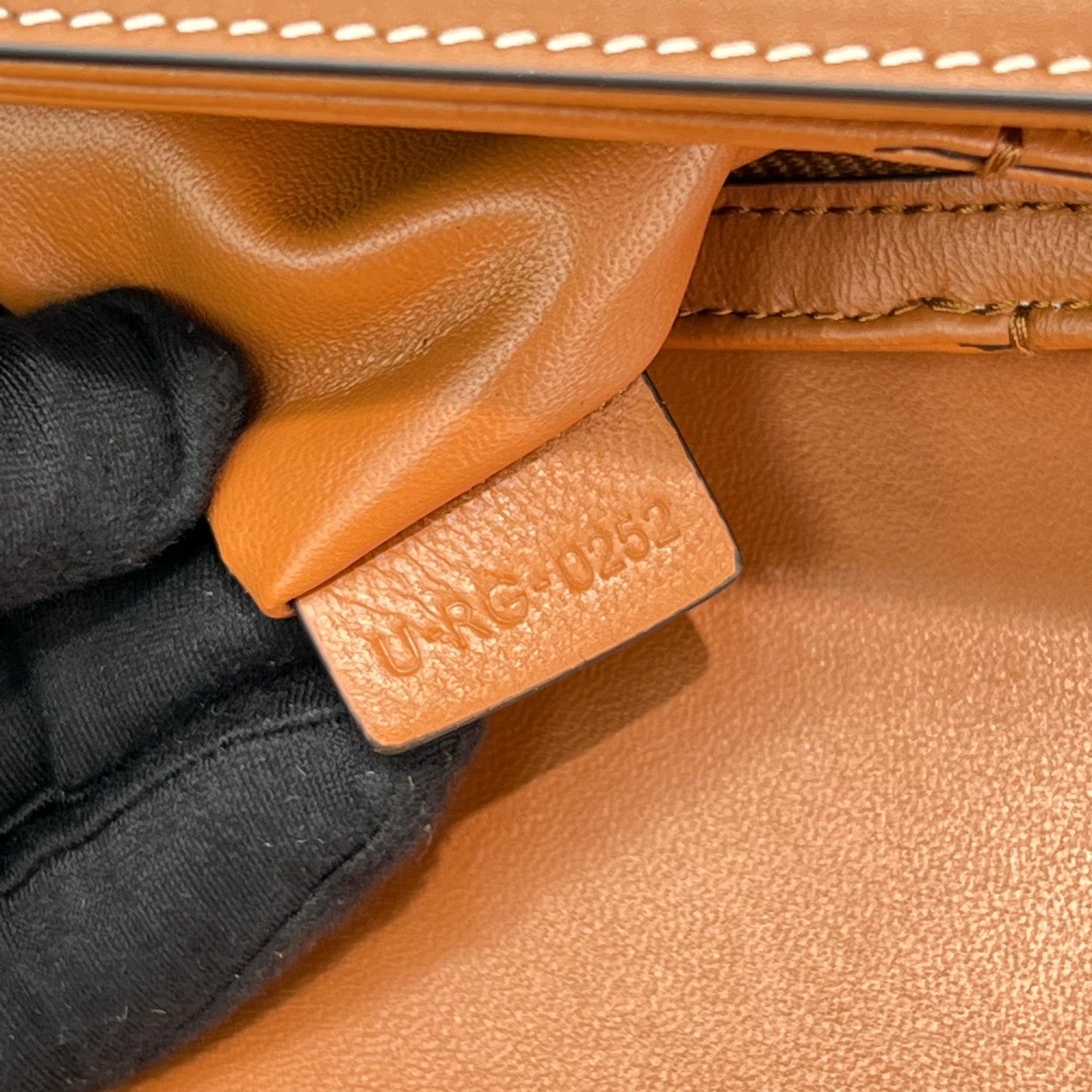 Top Quality Classique Cuir Triomphe Bag Tan For Women 9in/22cm 199223BFN.04LU