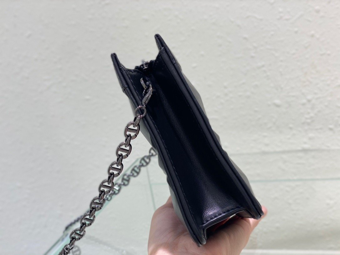 Top Quality Caro Zipped Pouch With Chain Black, For Women, Womens Handbags 7.5in/19cm CD S5106BNEM_M900