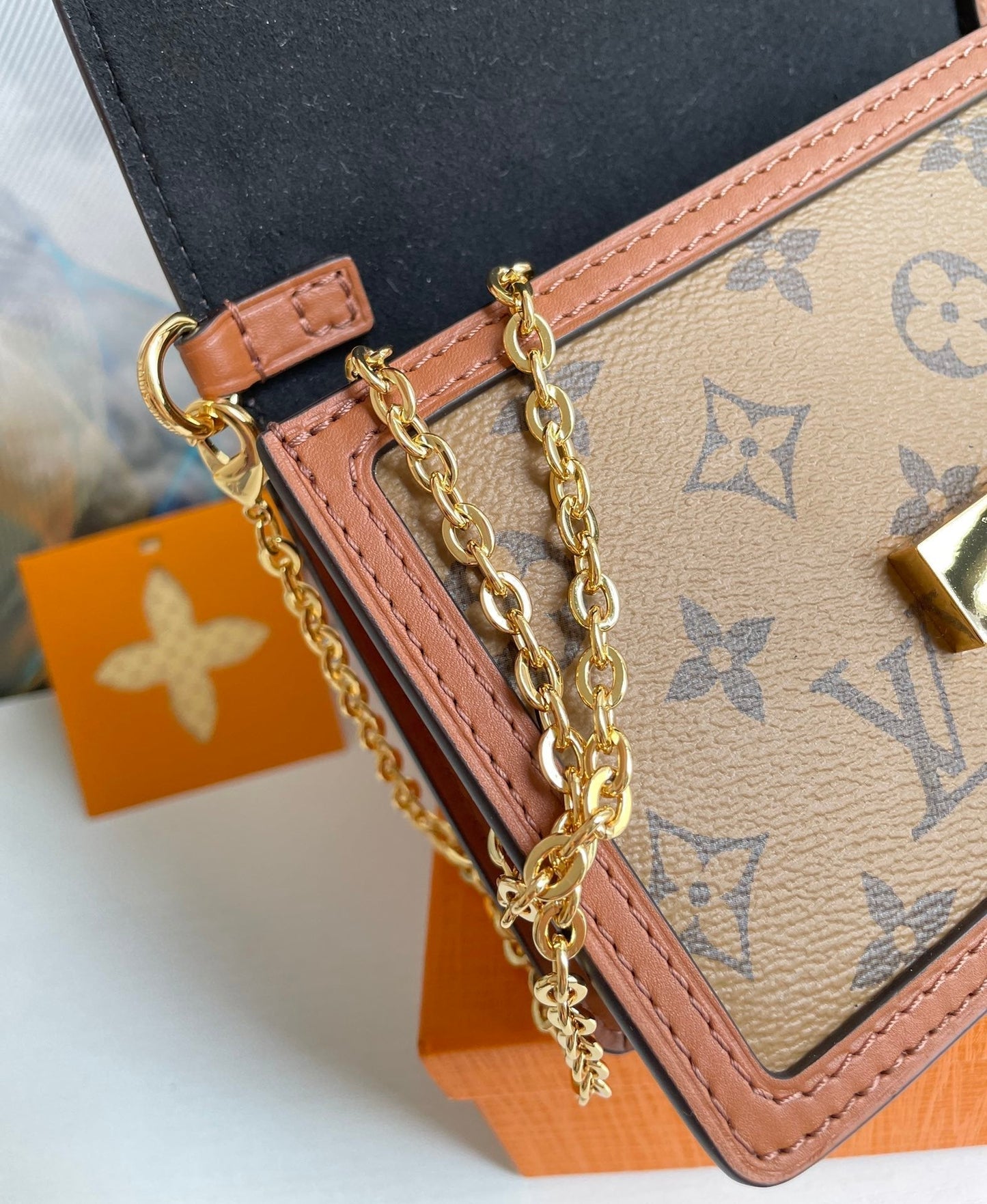 Top Quality Dauphine Chain Wallet Combines Monogram And Monogram Reverse Canvas By Nicolas Ghesquière For Women, WoWallet 19cm Top Quality M68746