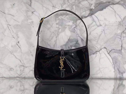 Top Quality Le 5 À 7 Hobo Bag In Smooth Noir For Women 9in/23cm YSL 6572280UF0W1000