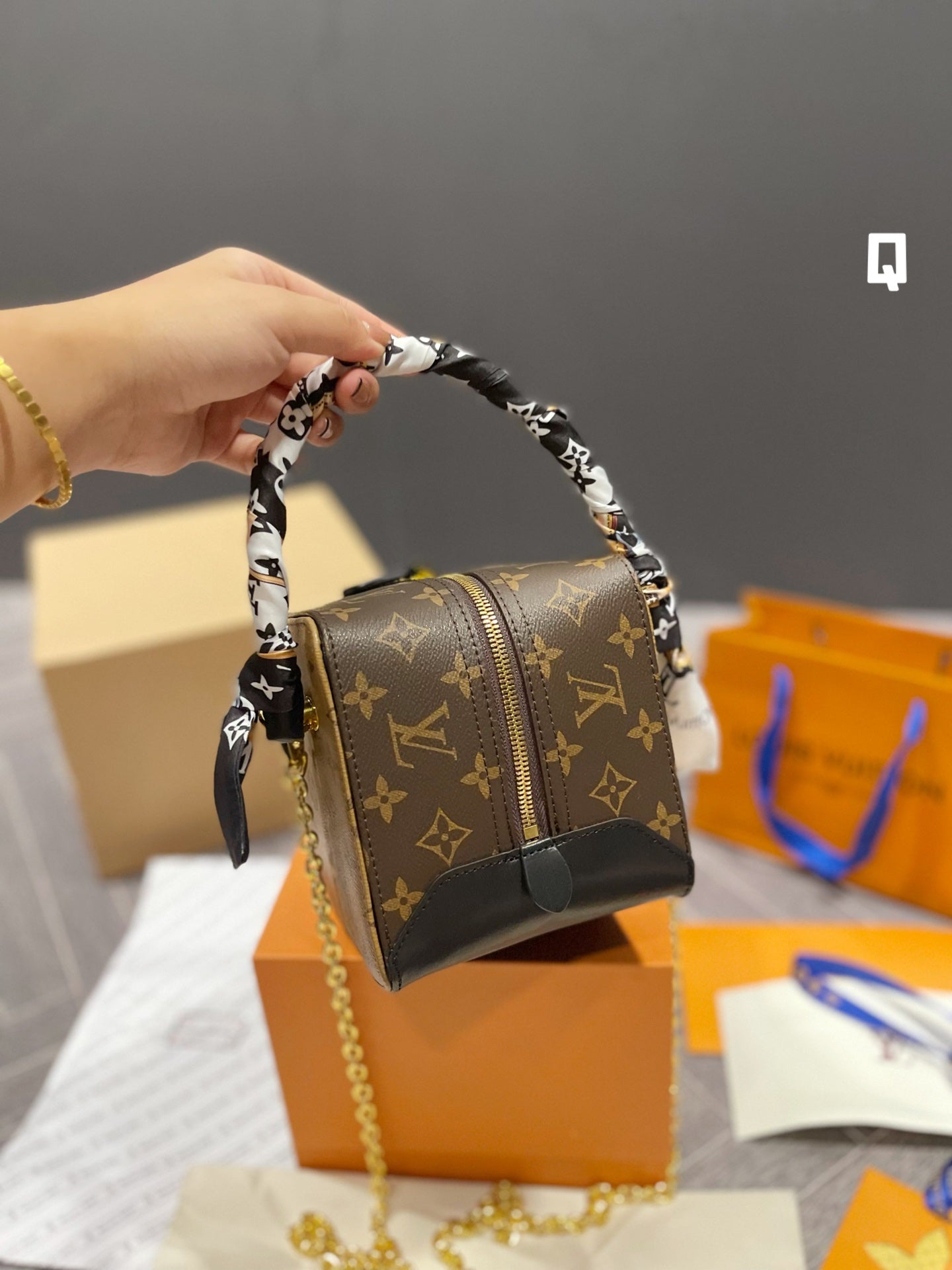 EN - New 1:1 rep Lux Bags LUV 563