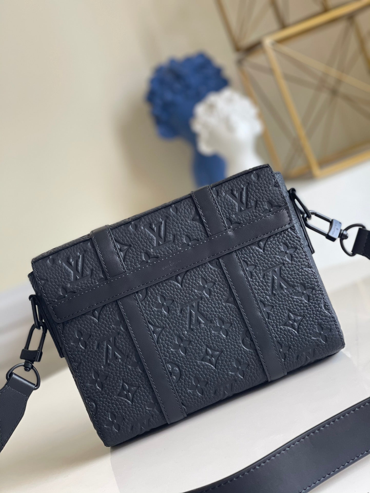 Top Quality Trunk Messenger Taurillon Monogram Black For Men, Bags, Shoulder And Crossbody Bags 9.4in/21cm Top Quality M57726