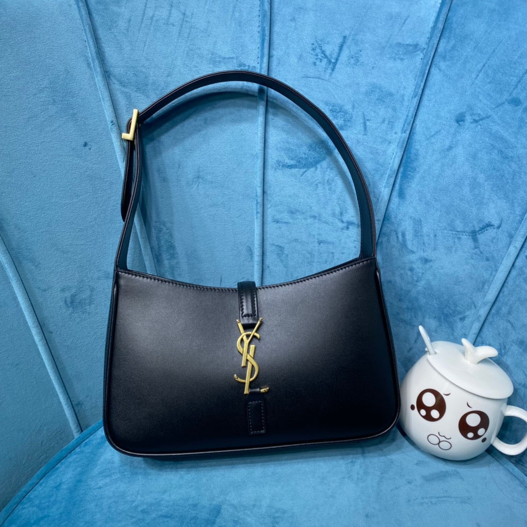 Top Quality Le 5 À 7 Hobo Bag In Smooth Black For Women 9in/23cm YSL 6572282R20W1000