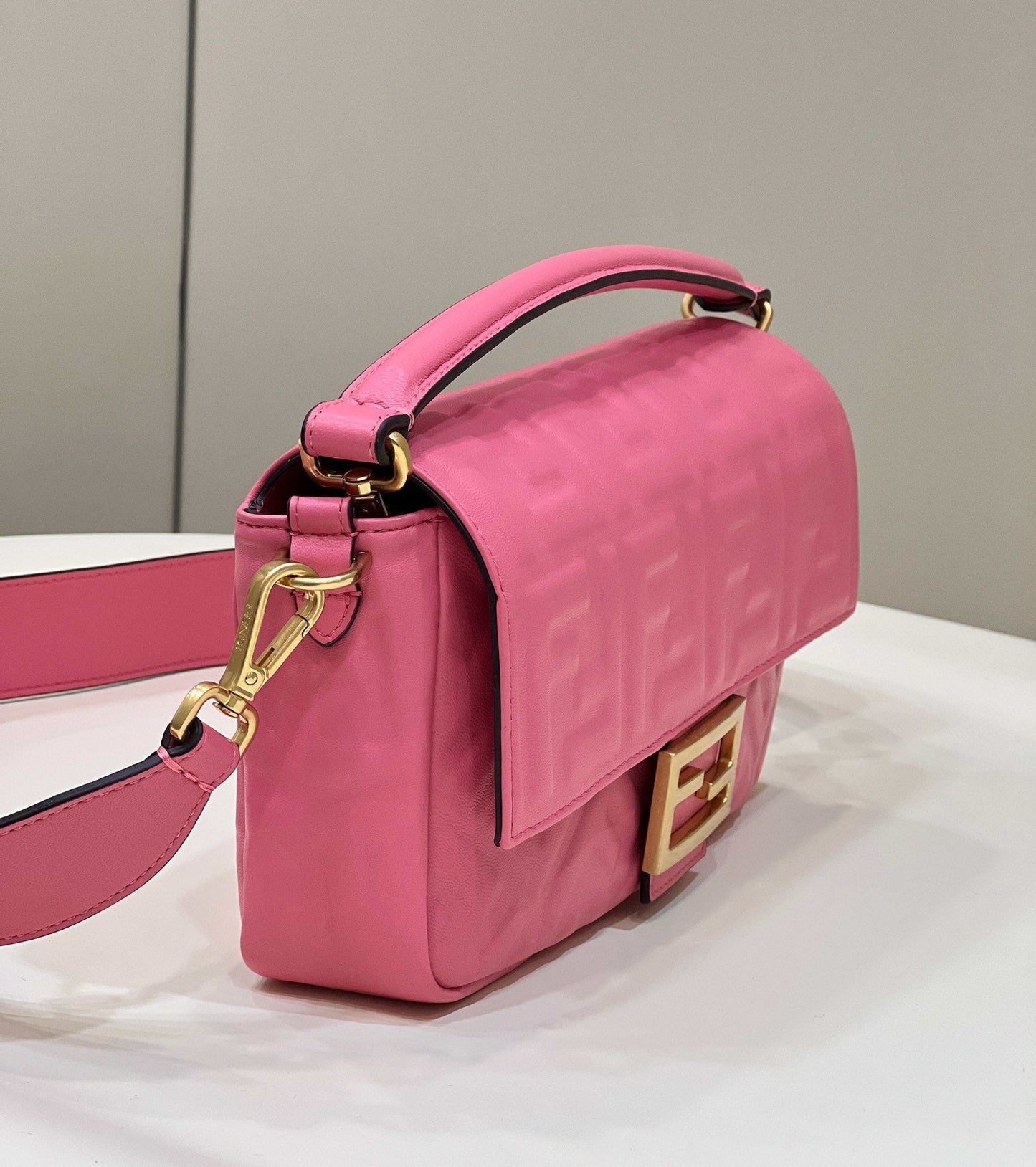 Top QualityTop Quality Baguette Pink For Women, Women’s Handbags, Shoulder And Crossbody Bags 10in/27cm FF 8BR600