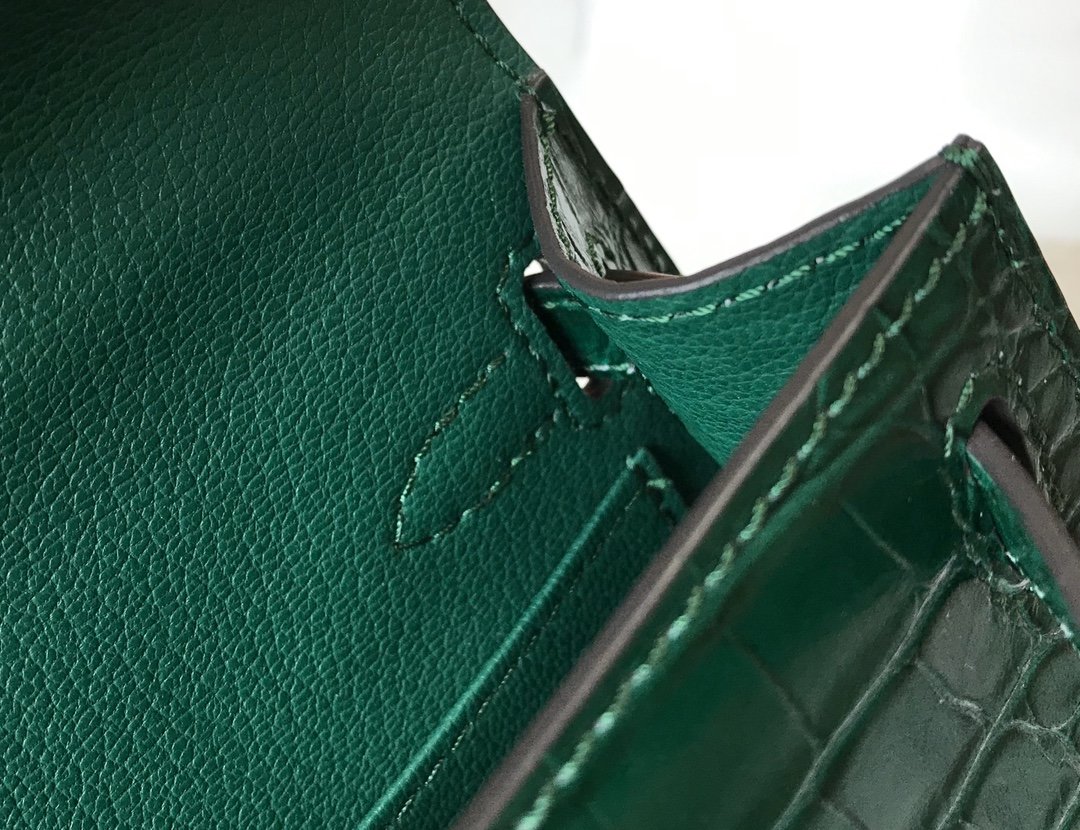 Top Quality Kelly Green For Women Gold Toned Hardware 7.8in/20cm