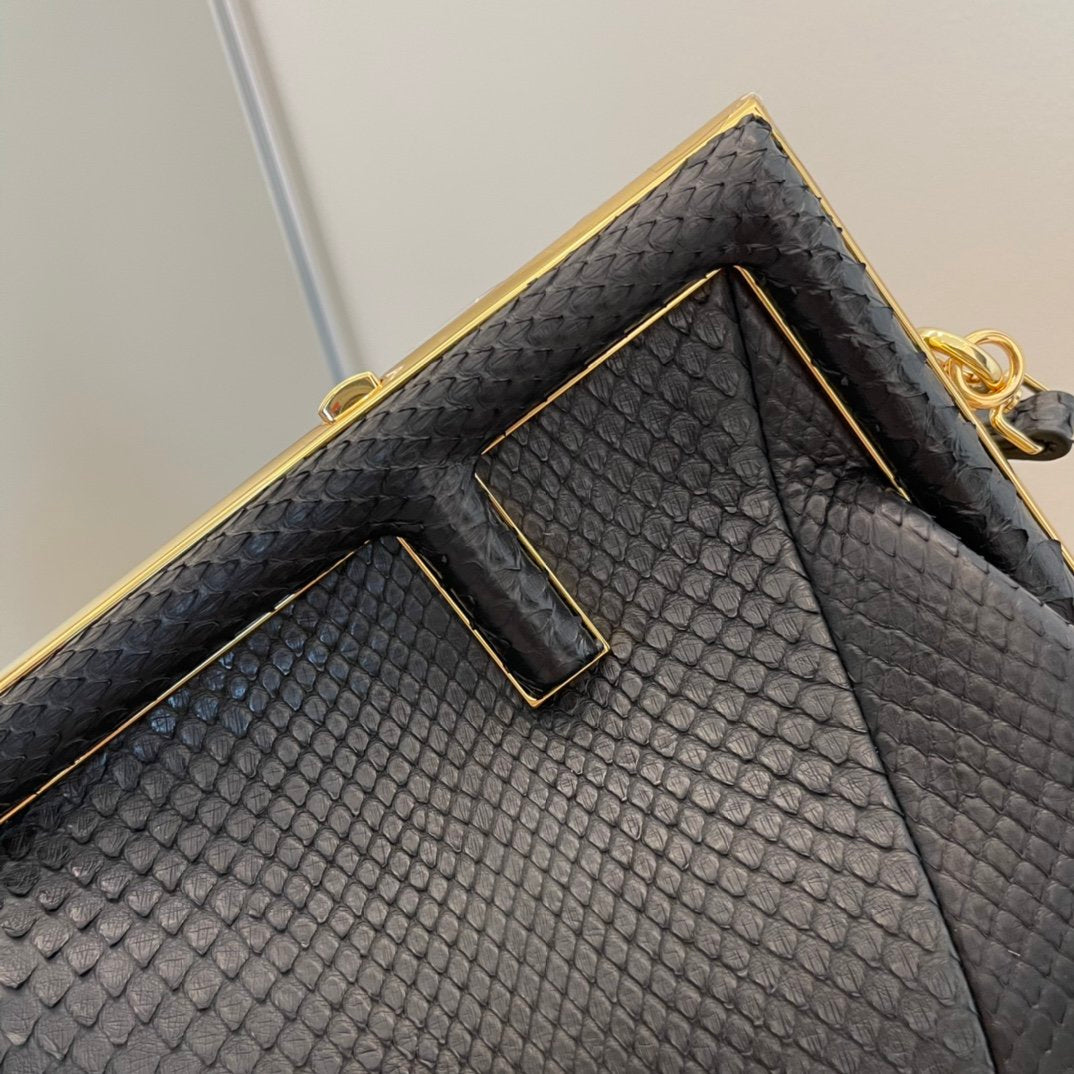Top QualityTop Quality Top QualityTop Qualityrst Small Black For Women, Women’s Bags, Shoulder And Crossbody Bags 10in/26cm FF 8BP129A