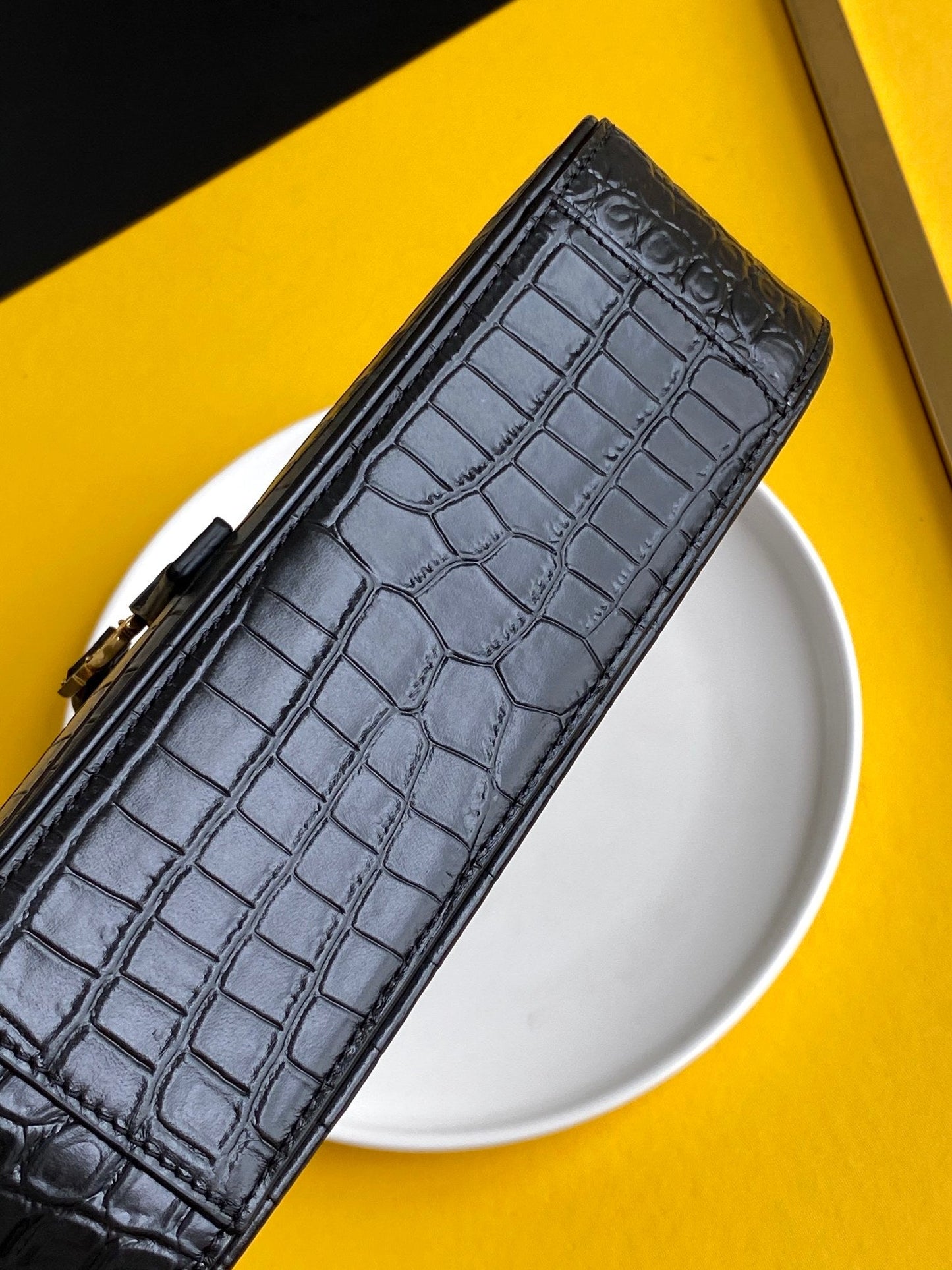 Top Quality LE 5 À 7 Hobo Bag Black In Embossed Material For Women 9in/23cm YSL 657228DZESW1062