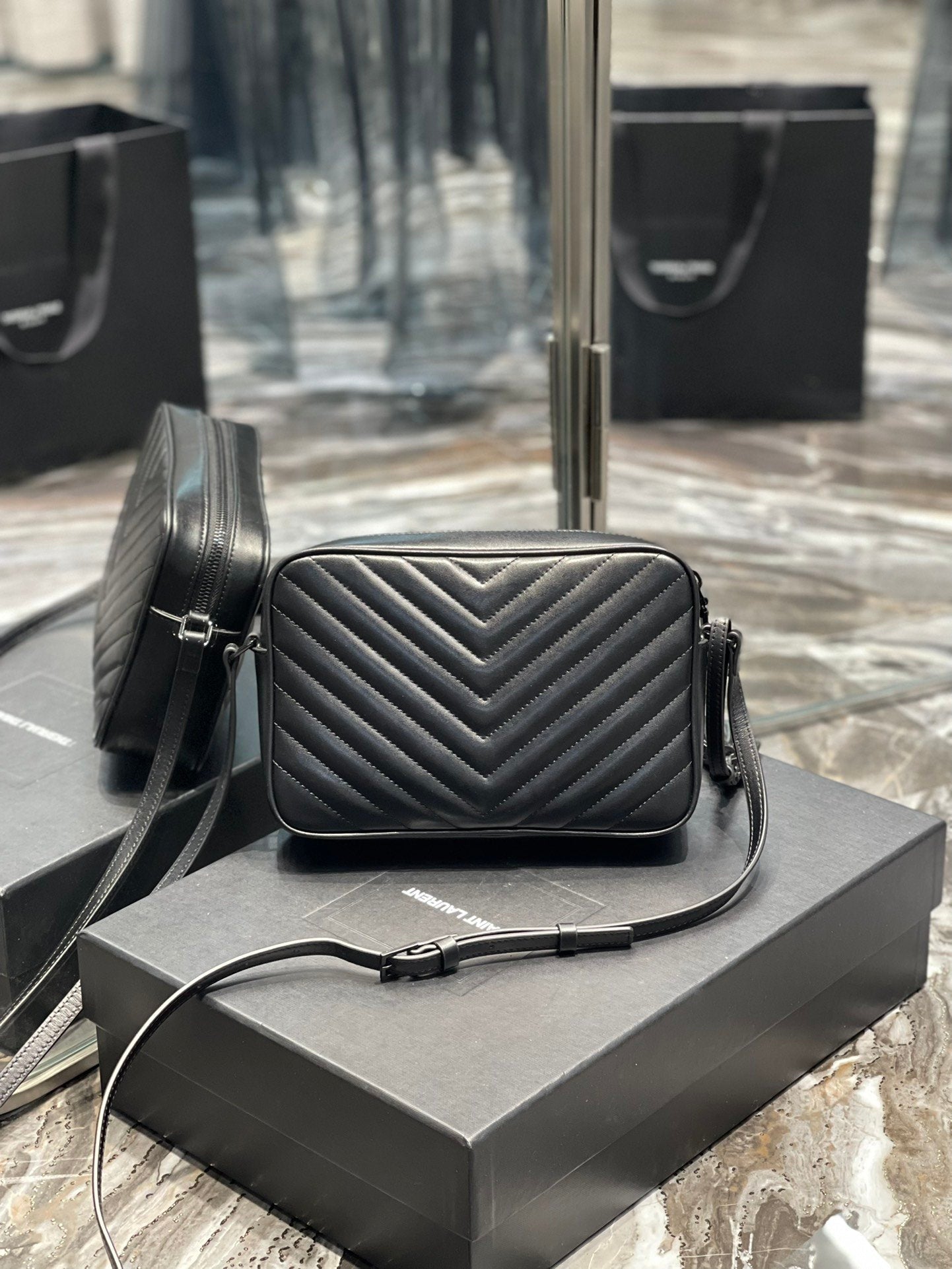 Top Quality Lou Camera Bag Black With Metal Hardware For Women 9in/23cm YSL 612544DV7081000