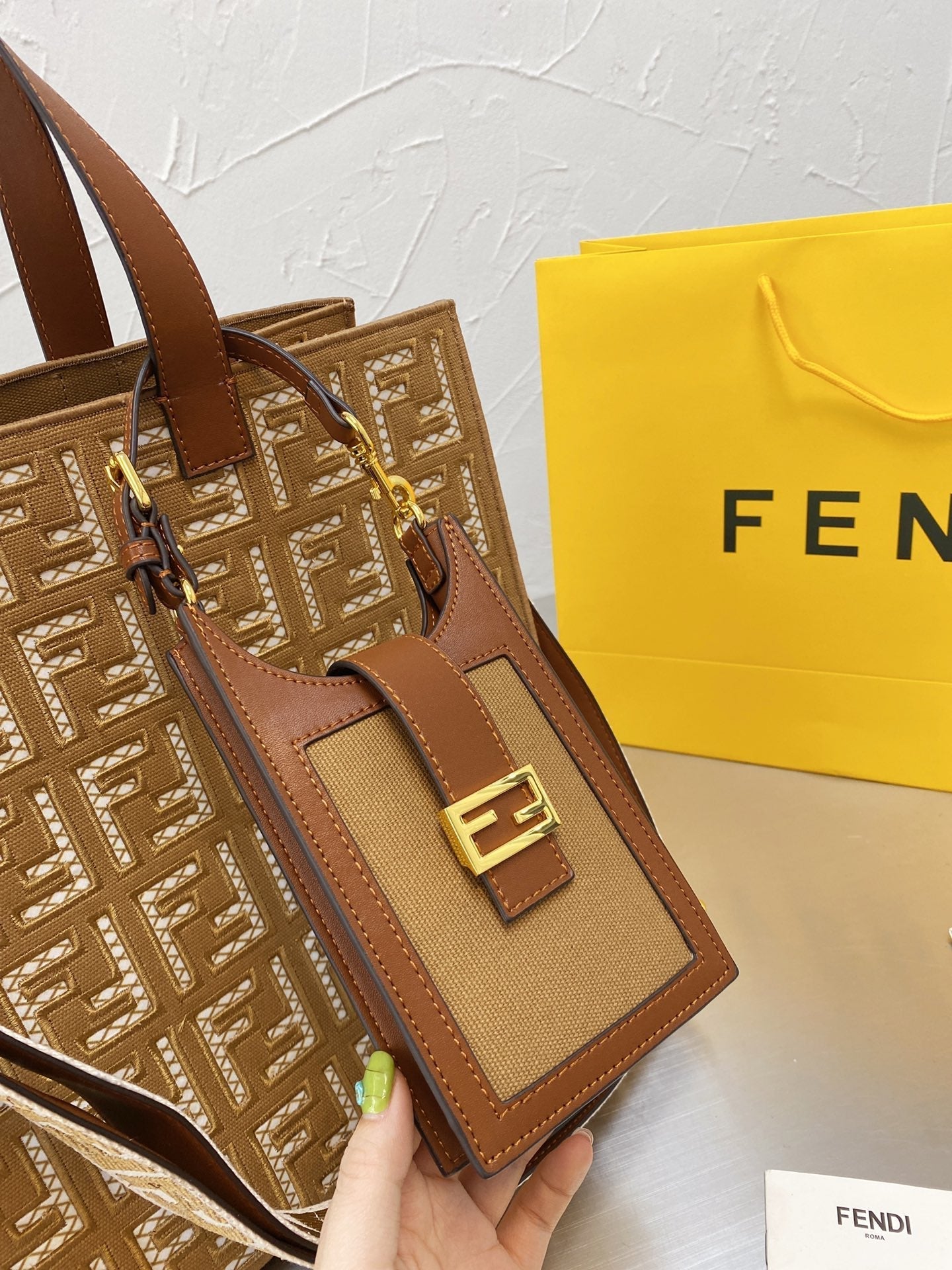 EN - New 1:1 rep  Bags FEI 137
