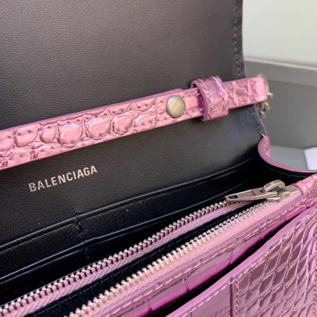 Top Quality Hourglass Wallet On Chain in Pink, For Women,  Bags 7.6in/19cm
