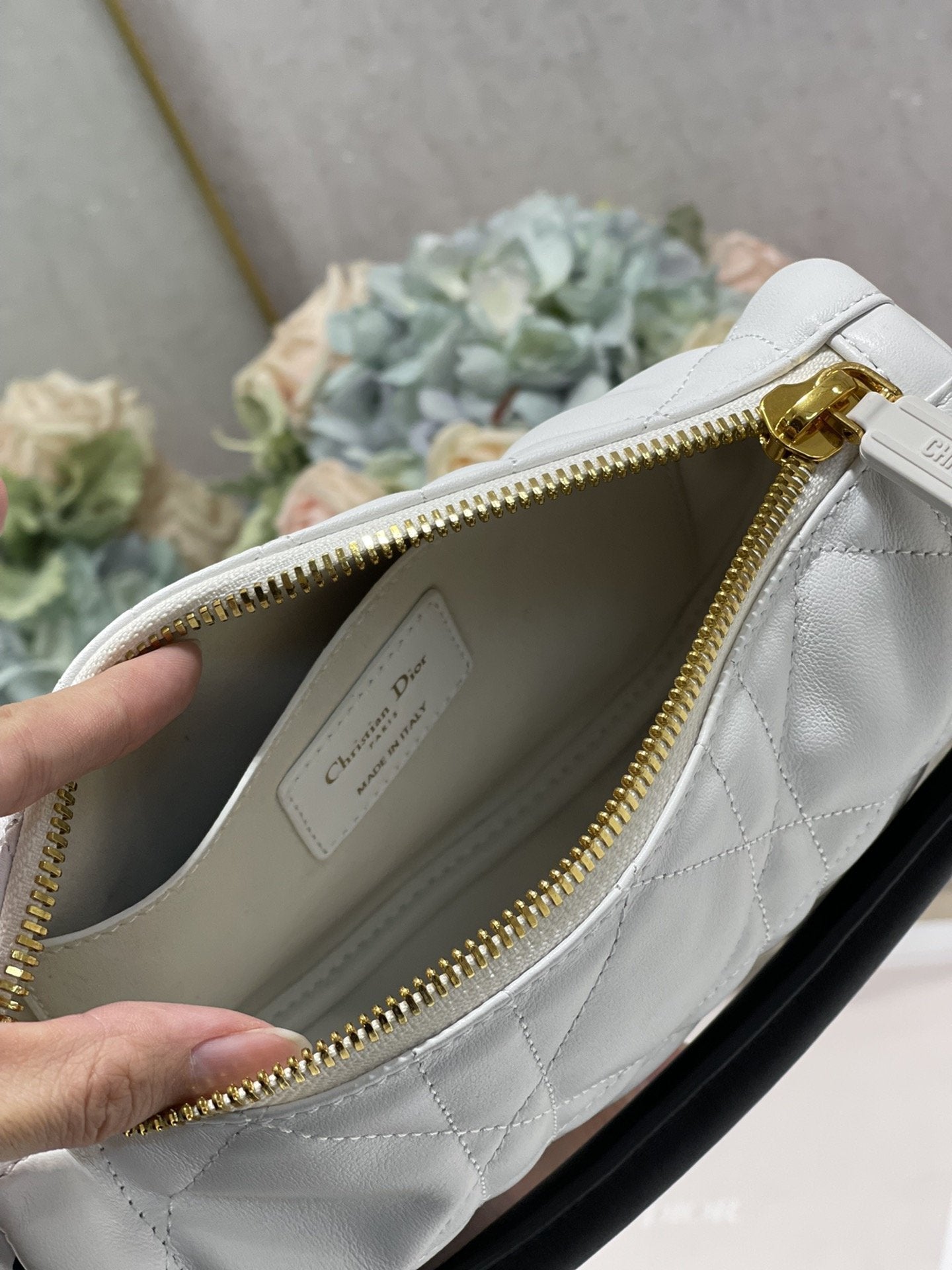 Top Quality Small Vibe Hobo Bag White Cannage, White Handbags, Crossbody Bags, 20cm CD M7200ONOA_M879