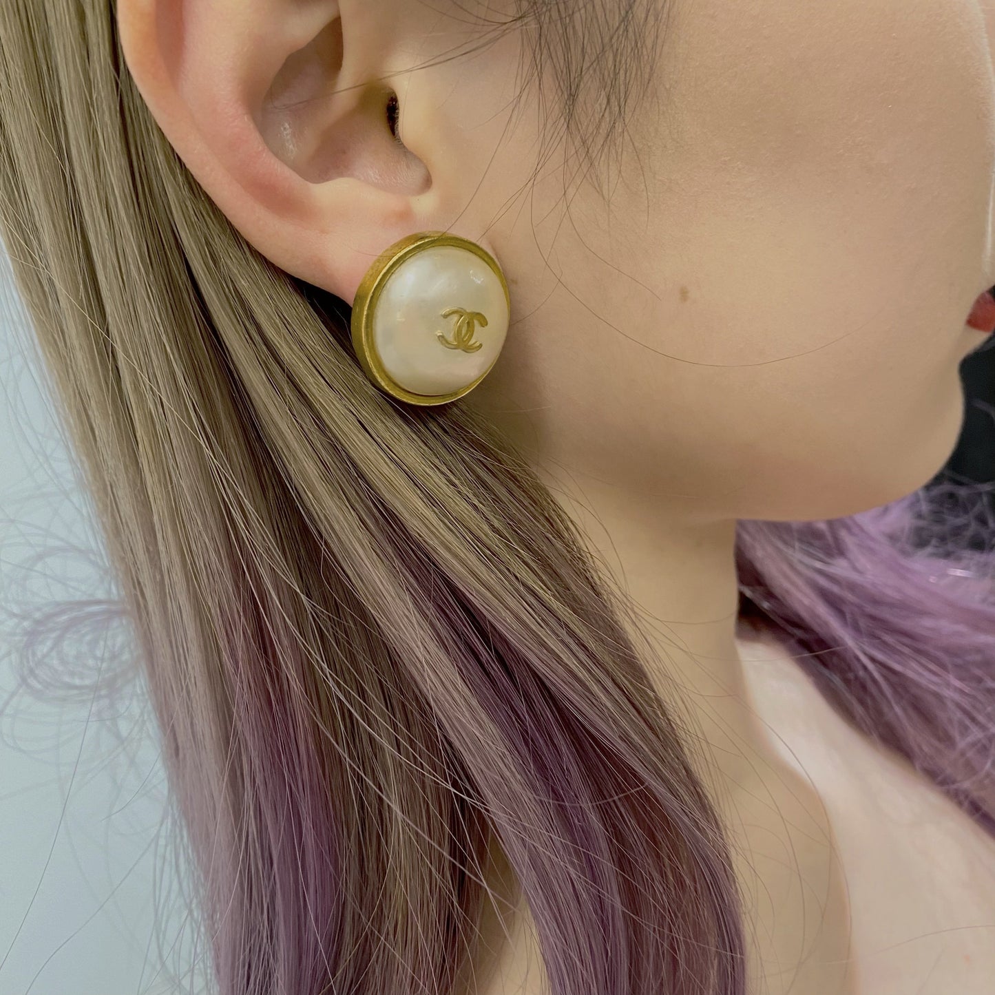 CHANEL   pearl gold earrings TWS