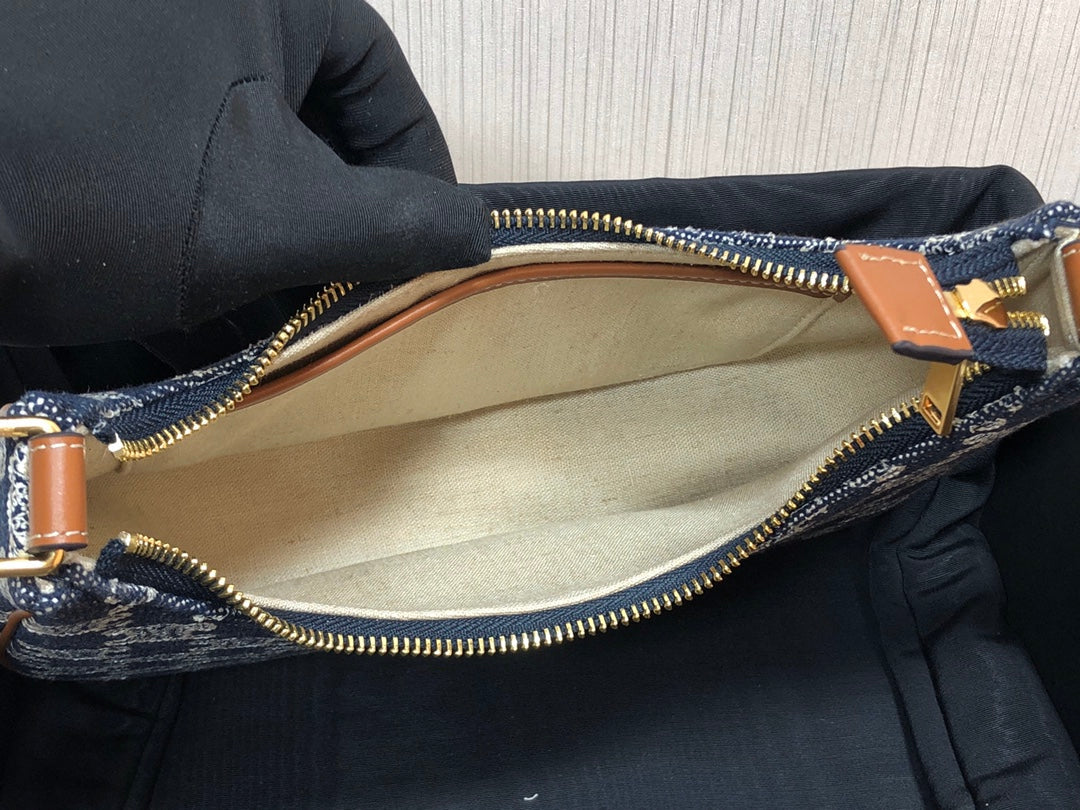 Top Quality Ava Bag In Triomphe Canvas Denim For Women 9in/23cm