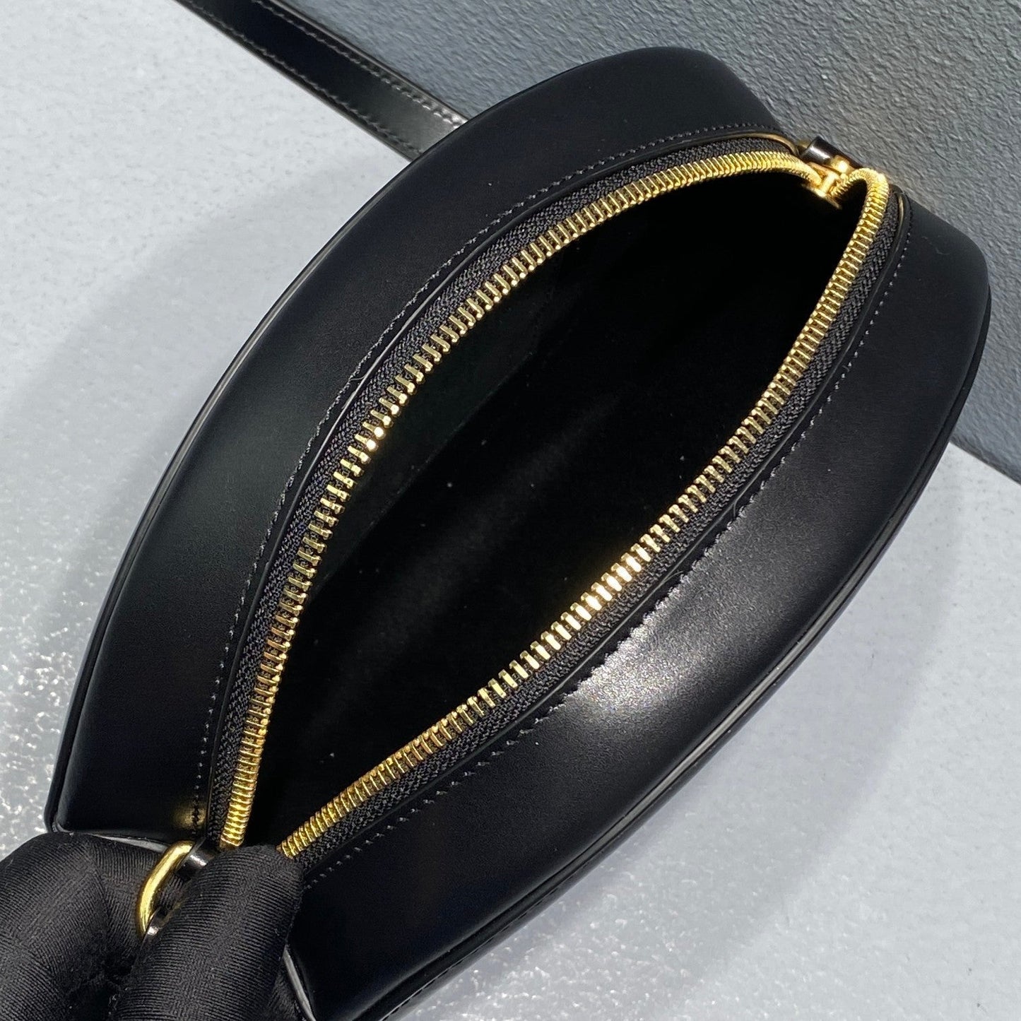 Top Quality Oval Bag Cuir Triomphe Black For Women 8in/20cm 198603DXC.38NO