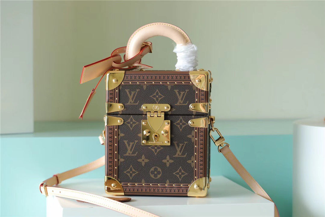 Top Quality Camera Box Monogram Canvas By Nicolas Ghesquiere For Women,  Shoulder And Crossbody Bags 21.5cm/8.5in Top Quality 