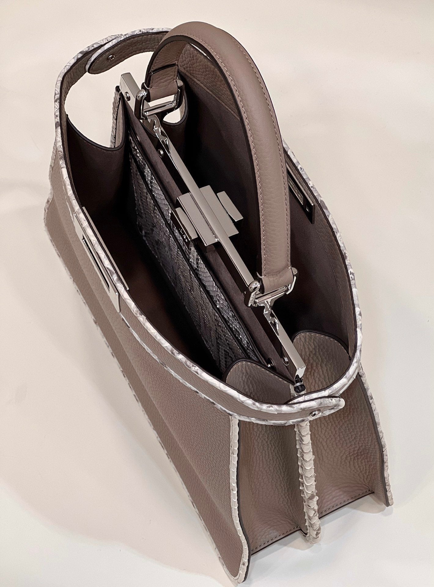 FI Top Quality ISeeU MeTop Qualityum Greige For Women, Handbags, Shoulder Bag 13.1in/33.5cm FF