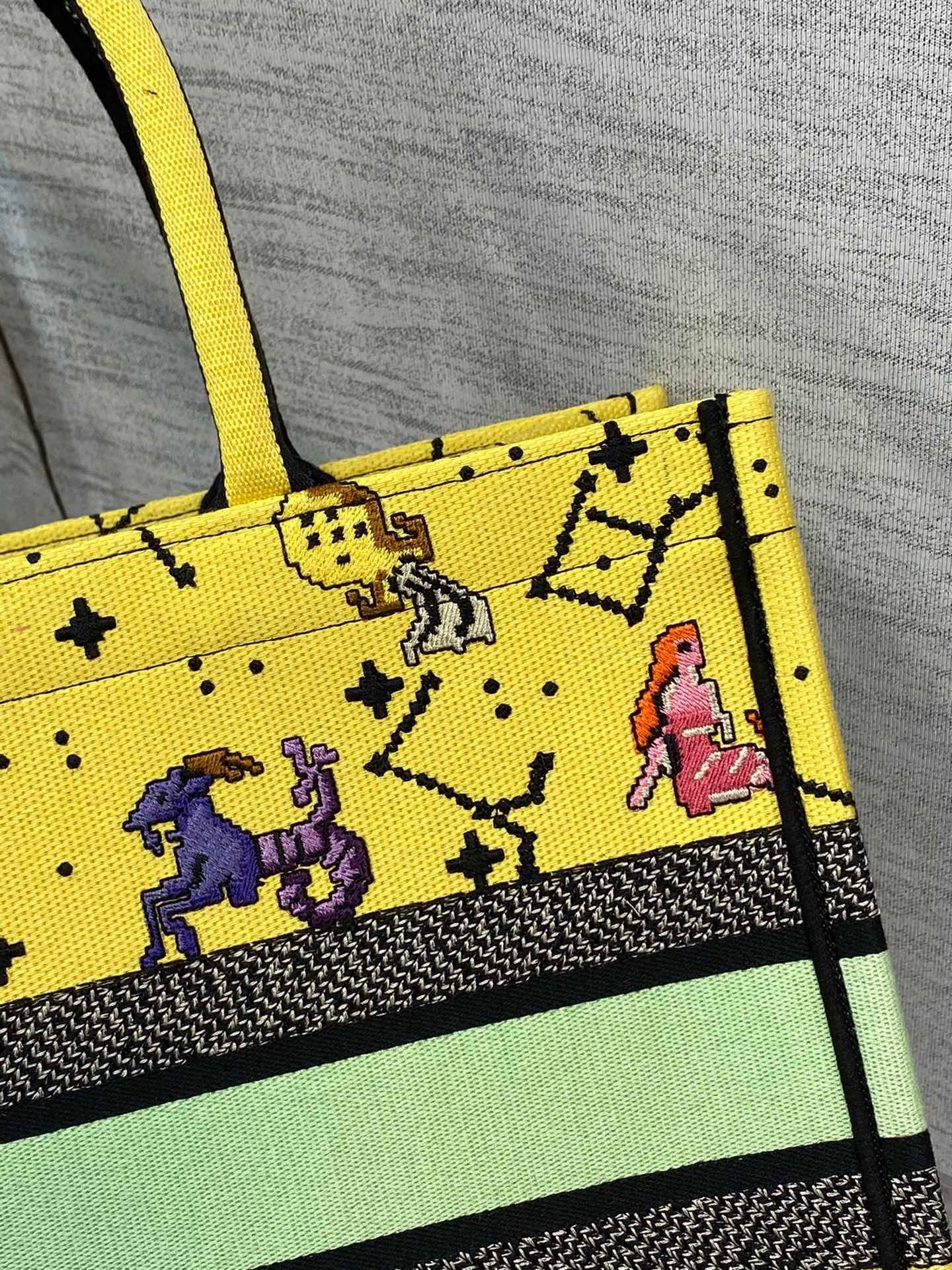 Top Quality MeTop Qualityum Book Tote Yellow Multicolor, For Women, Womens Handbags 14in/36cm CD
