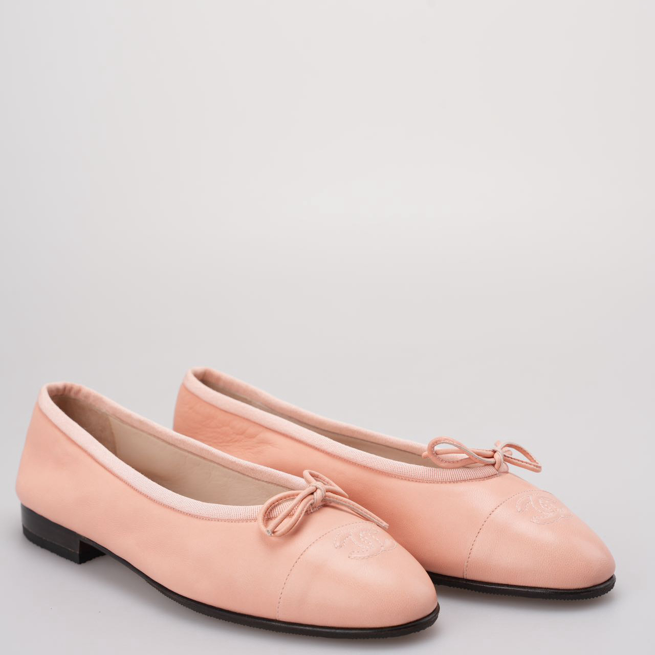Chanel Crumpled Calfskin Cap Toe CC Ballerina Flats 39 In Baby Pink