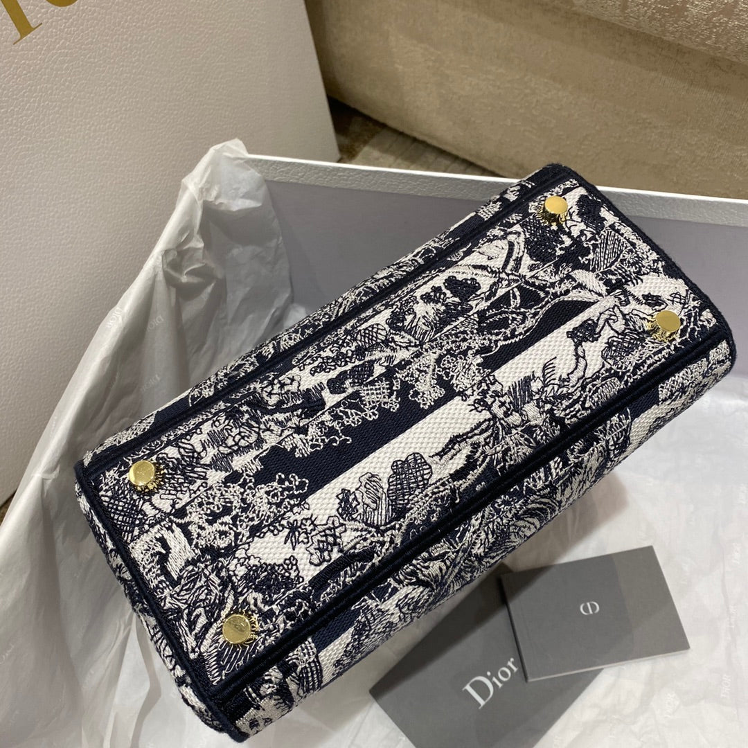 Top Quality MeTop Qualityum Lady D-Lite Bag Toile de Jouy Stripes Embroidery, Navy Blue Handbags, 24cm CD M0565ORLP_M928