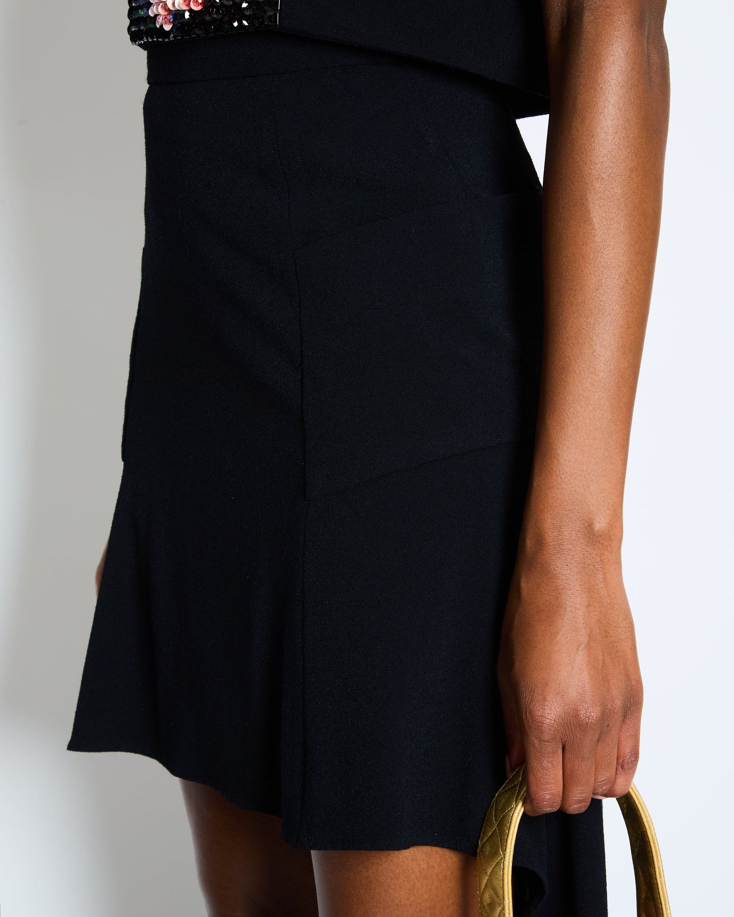 *RUNWAY* Chanel MŽtiers d'Art 2023 Black Front-Cropped Midi Skirt with Back Gold CC Logo Button Detail Size FR 34 (UK 6)