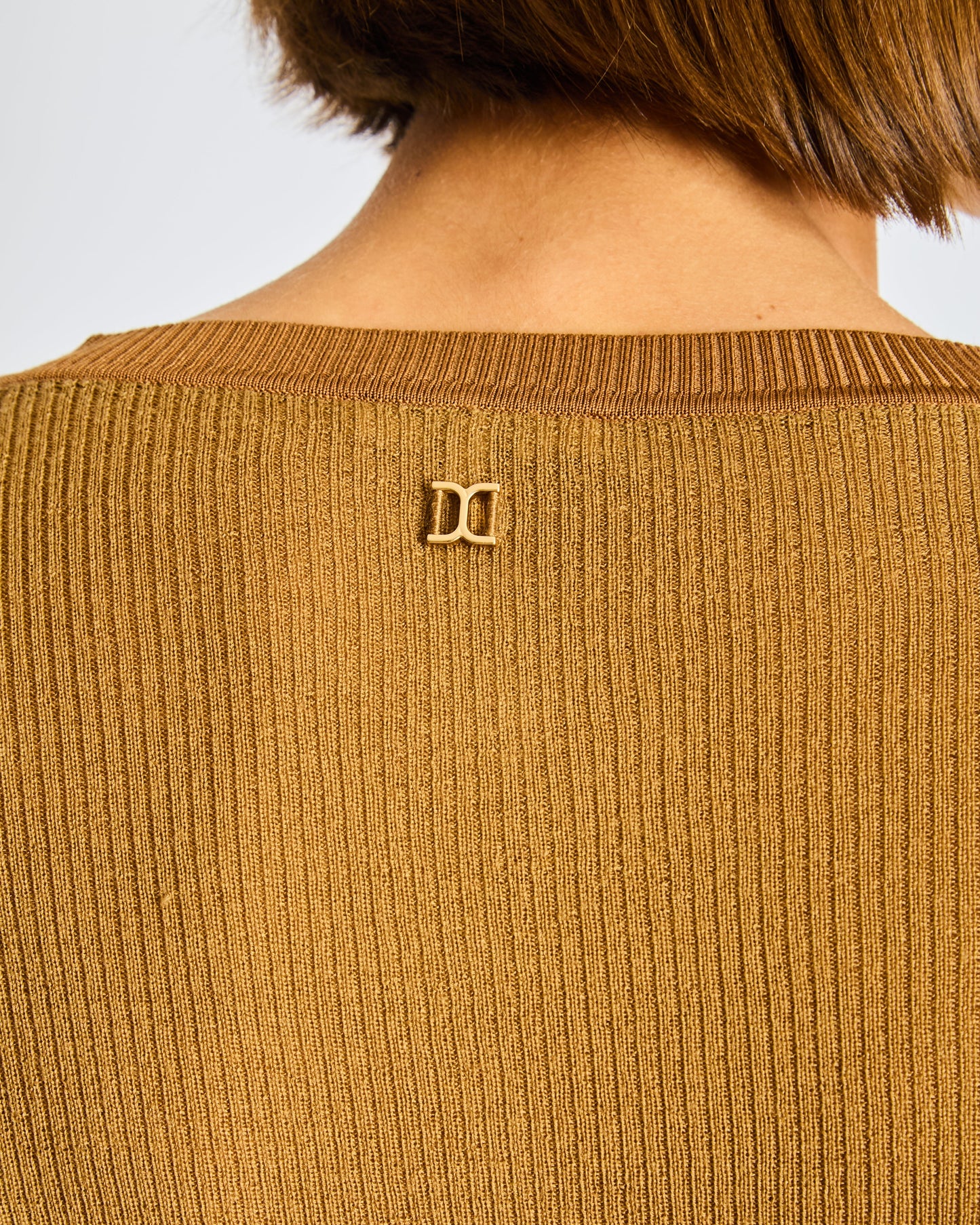 Chloe Brown Ribbed Wool Pullover with Round Neckline and Buttons Size Medium (UK 10-12)
