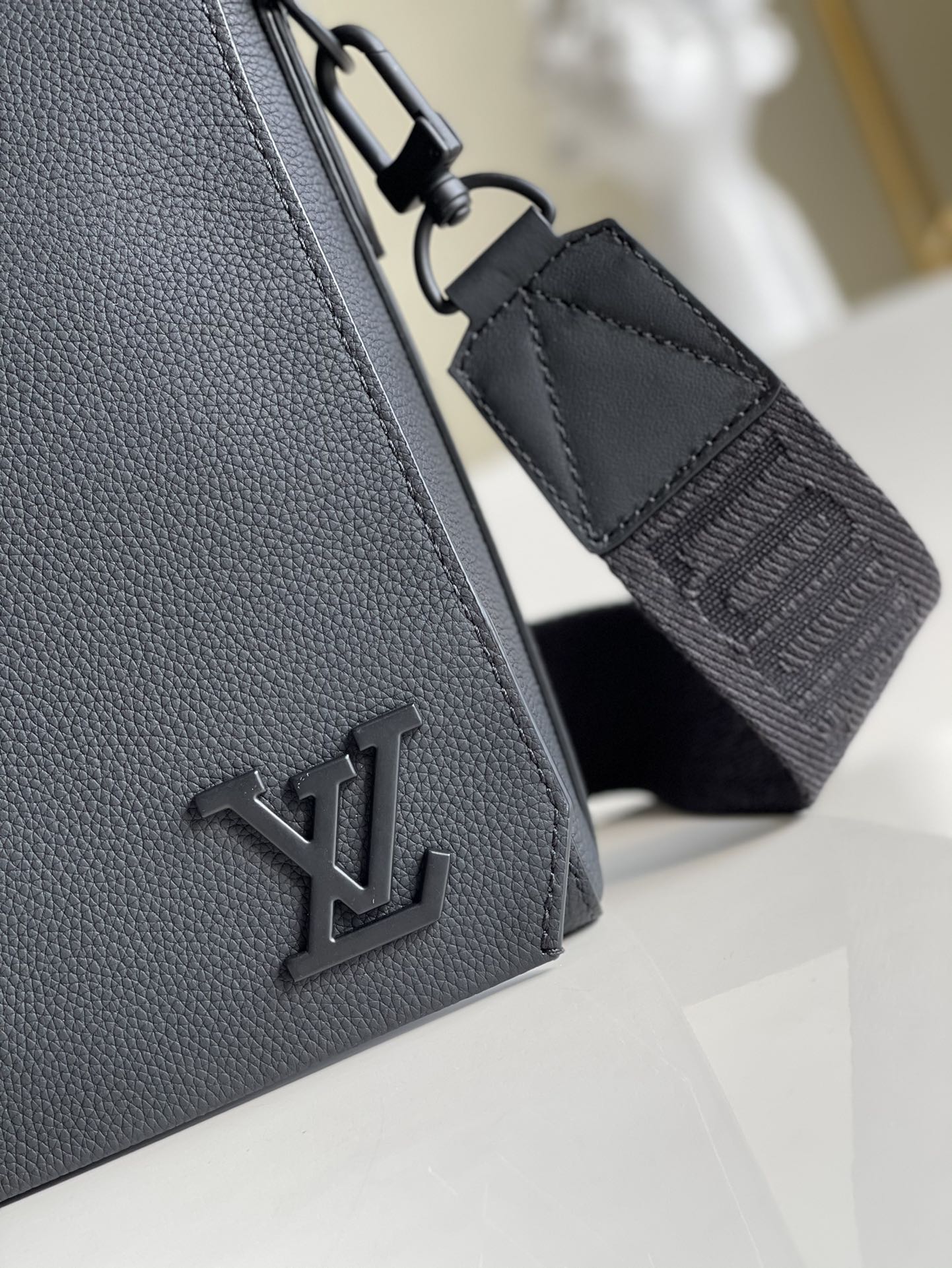 Top Quality Messenger Grain Black For Men, Bags, Shoulder And Crossbody Bags 11in/28cm Top Quality M57080