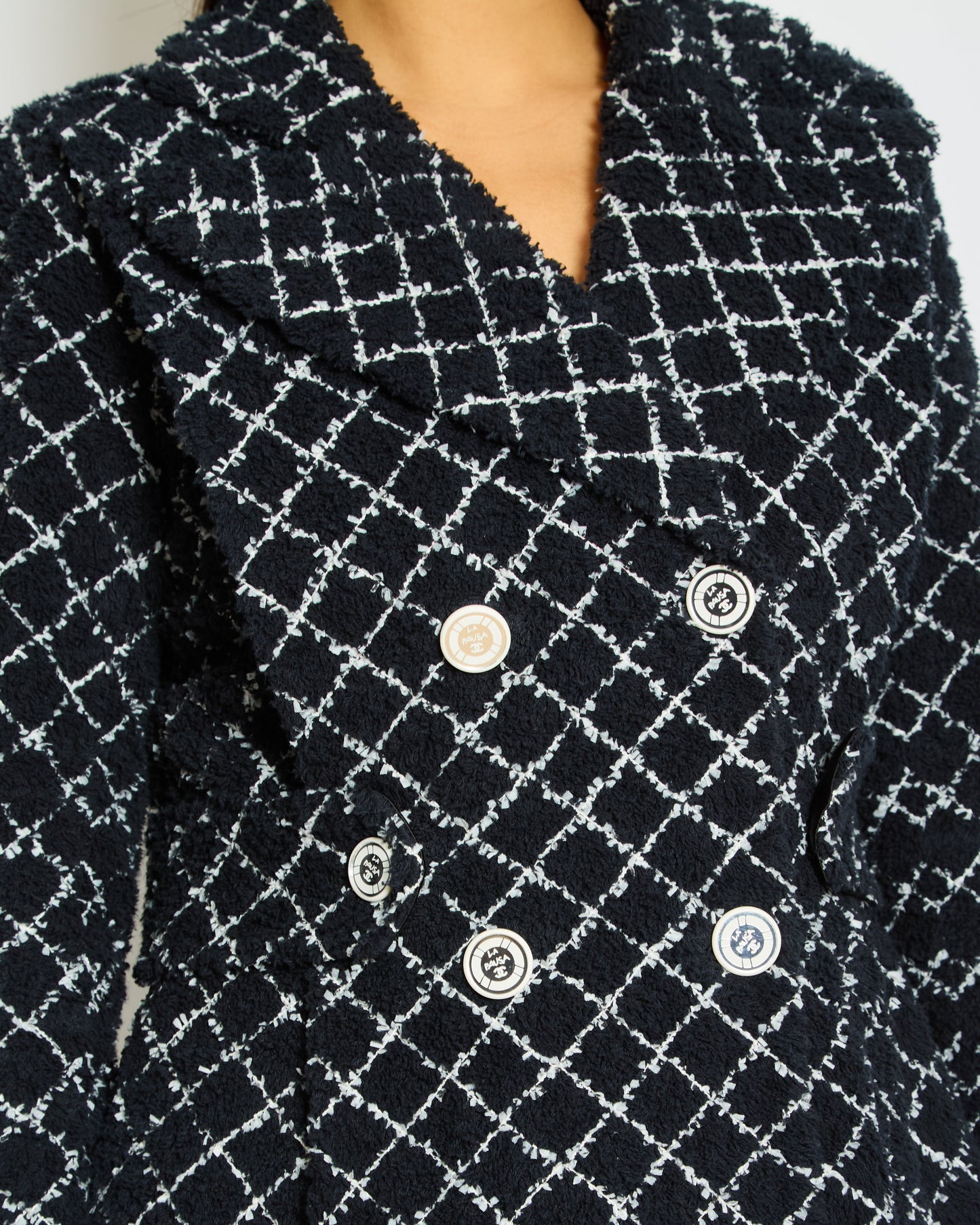 Chanel 19/C Cruise Collection Tweed Jacket in Navy and White with Mirrored Buttons Size FR 34 (UK 6)